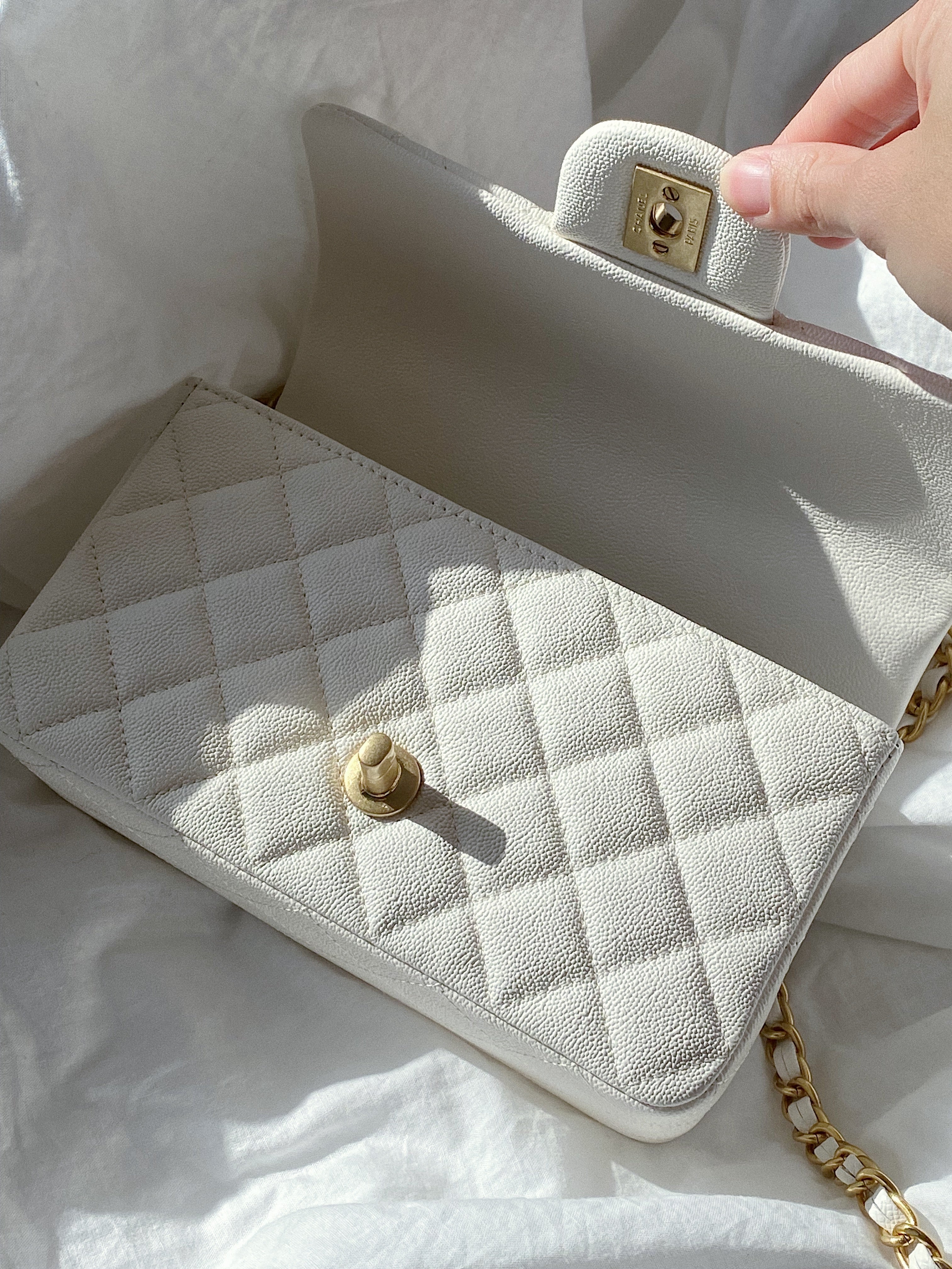 [TOP] CHANEL Classic Flap Bag with Top Handle Caviar Skin New Mini 20cm - White & GHW