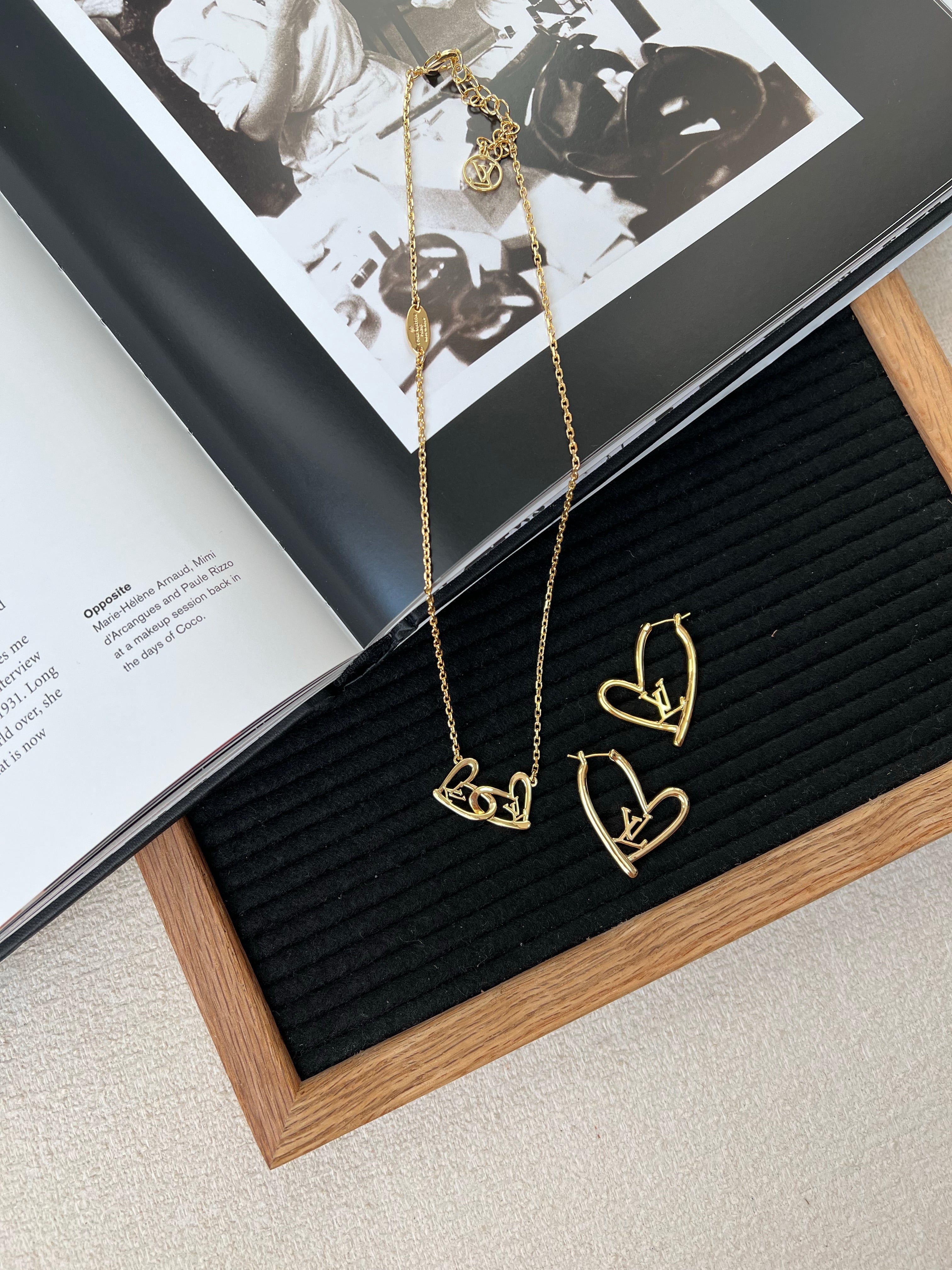 [TOP] Louis Vuitton Heart Earrings & Necklace - Gold