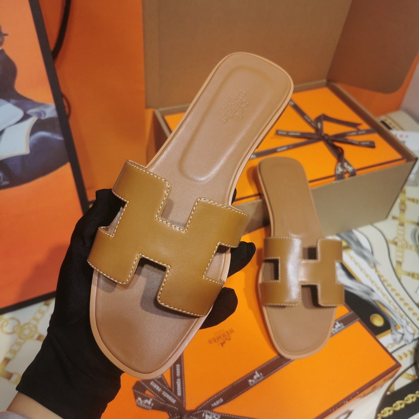 [TOP] HERMES Oran Sandals - Gold Piqures Ecrues