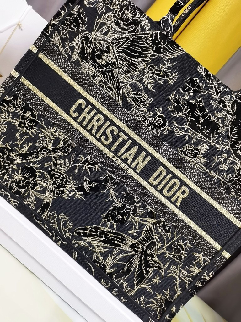 [TOP] Christian Dior Book Tote Christian Dior Jardin D'Hiver Embroidered Lagre 42cm - Black & Gold Thread