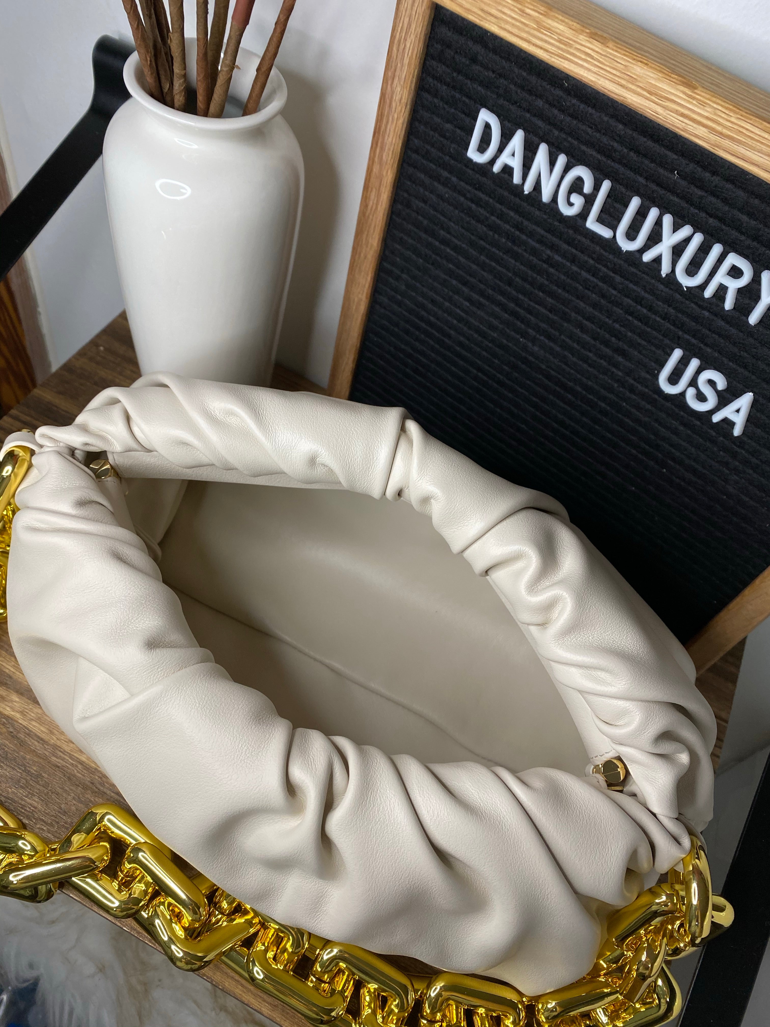 [TOP] Bottega Veneta BV  Chain Pouch  - Plaster