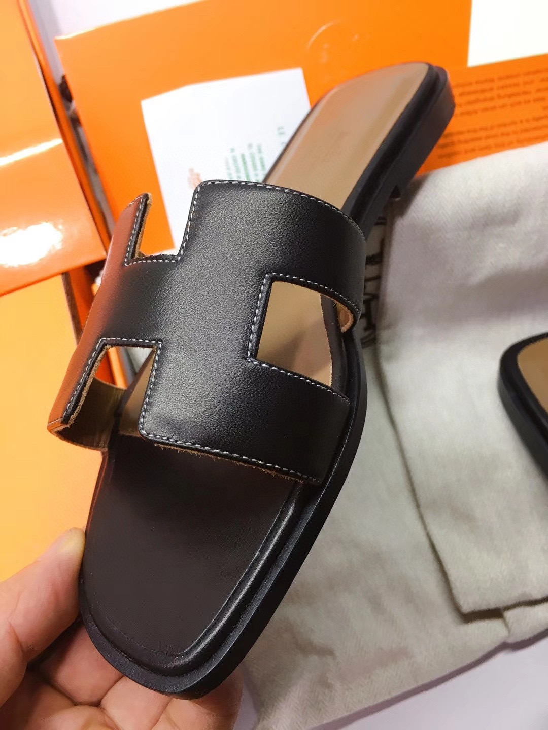 [TOP] HERMES Oran Smooth Leather Slides - Black/White/Brown