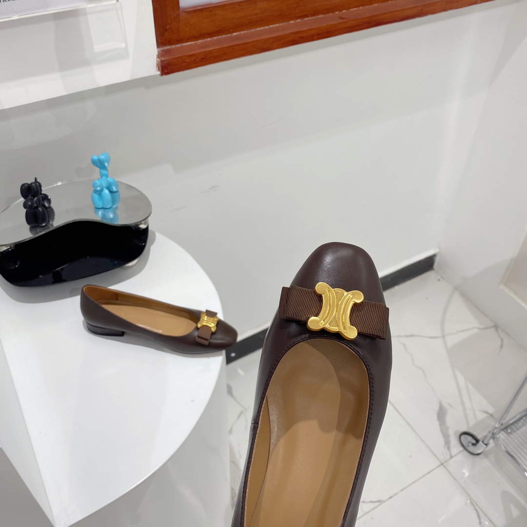 [TOP] CELINE Cowhide Flat - Brown - Cline