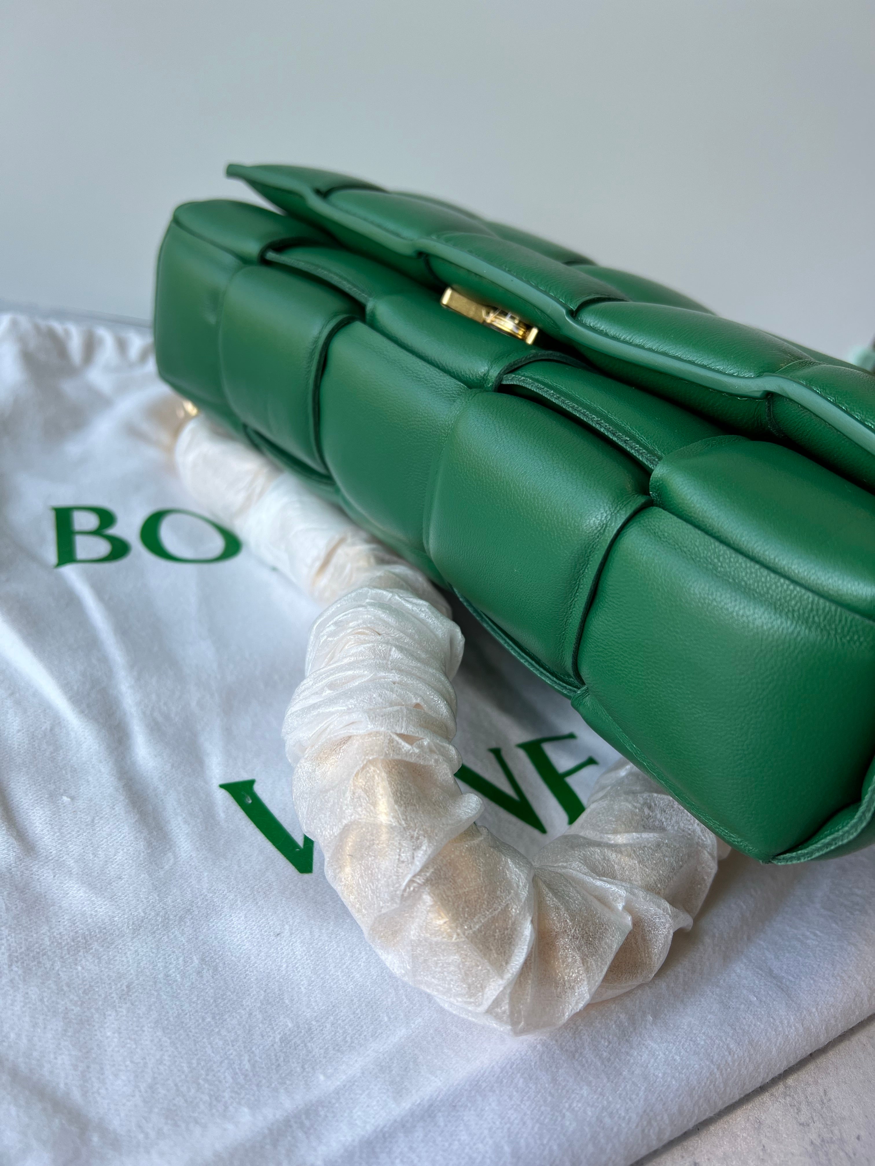 [TOP] Bottega Veneta BV Chain Cassette Bag - Dark Green