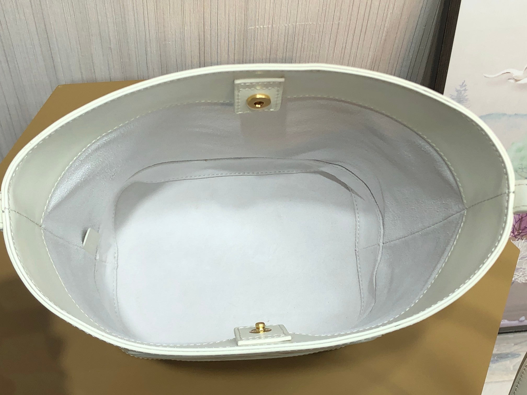 [TOP] CELINE Cuir Triomphe Bucket Bag 18X22X43CM  - White