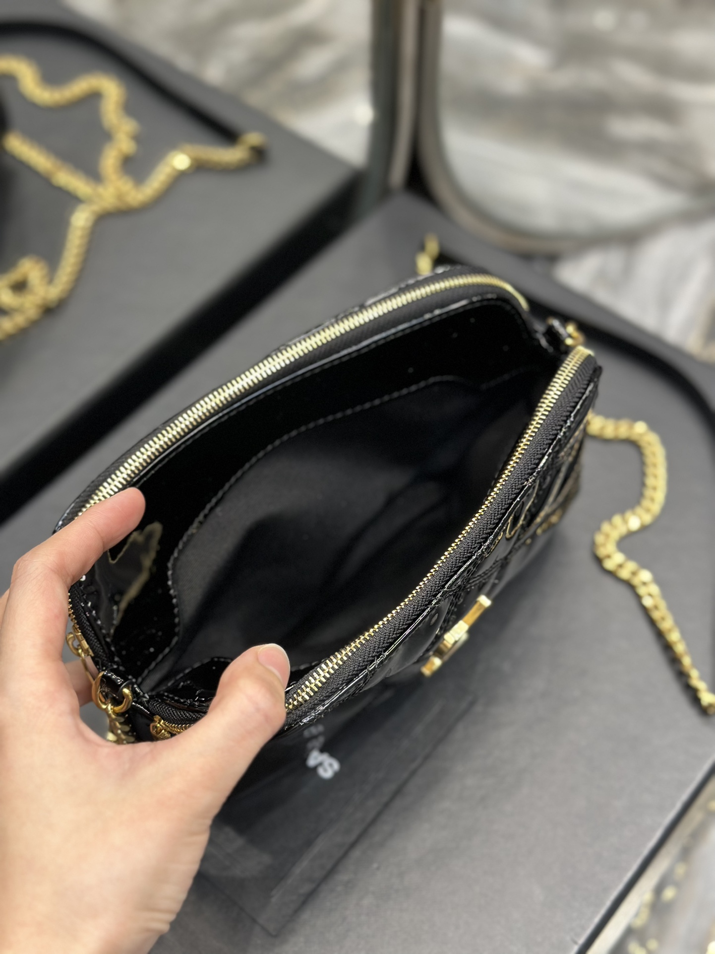 [TOP] Yves Saint Laurent YSL BECKY Patent Leather Shoulder Bag - GHW