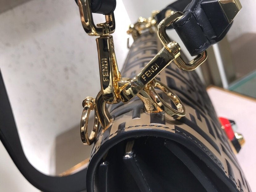 [TOP] FENDI Kan Medium Top Handle Bag