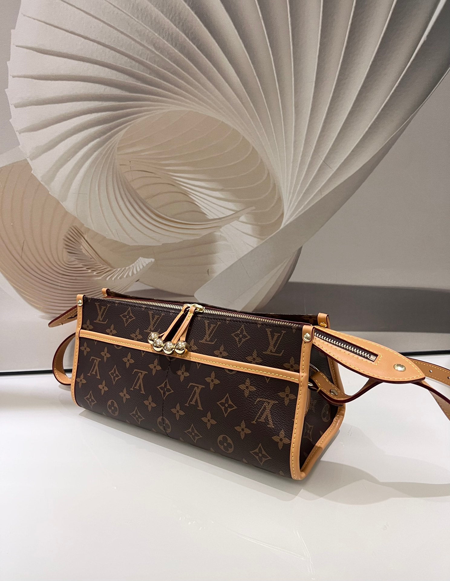 [TOP] Louis Vuitton LV L*V Monogram Popincourt Bag 30x14x12cm-Brown