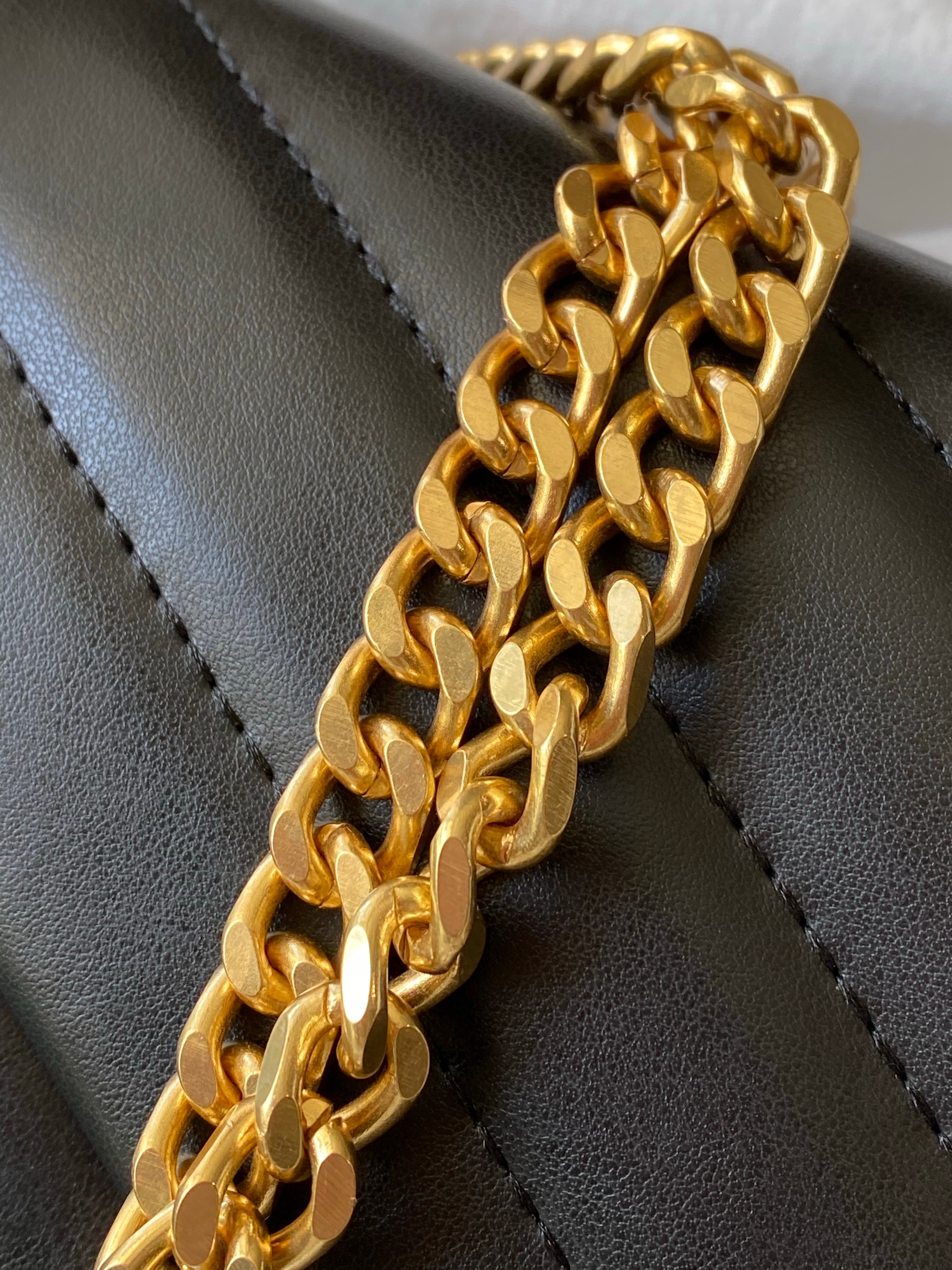 [TOP] Yves Saint Laurent YSL LouLou Bag Medium 25cm - Black w GHW