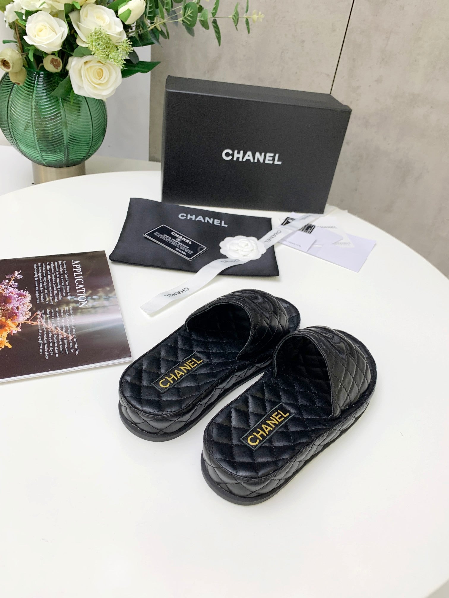 [TOP] CHANEL Quilted Embroidery Double C Slides - Black