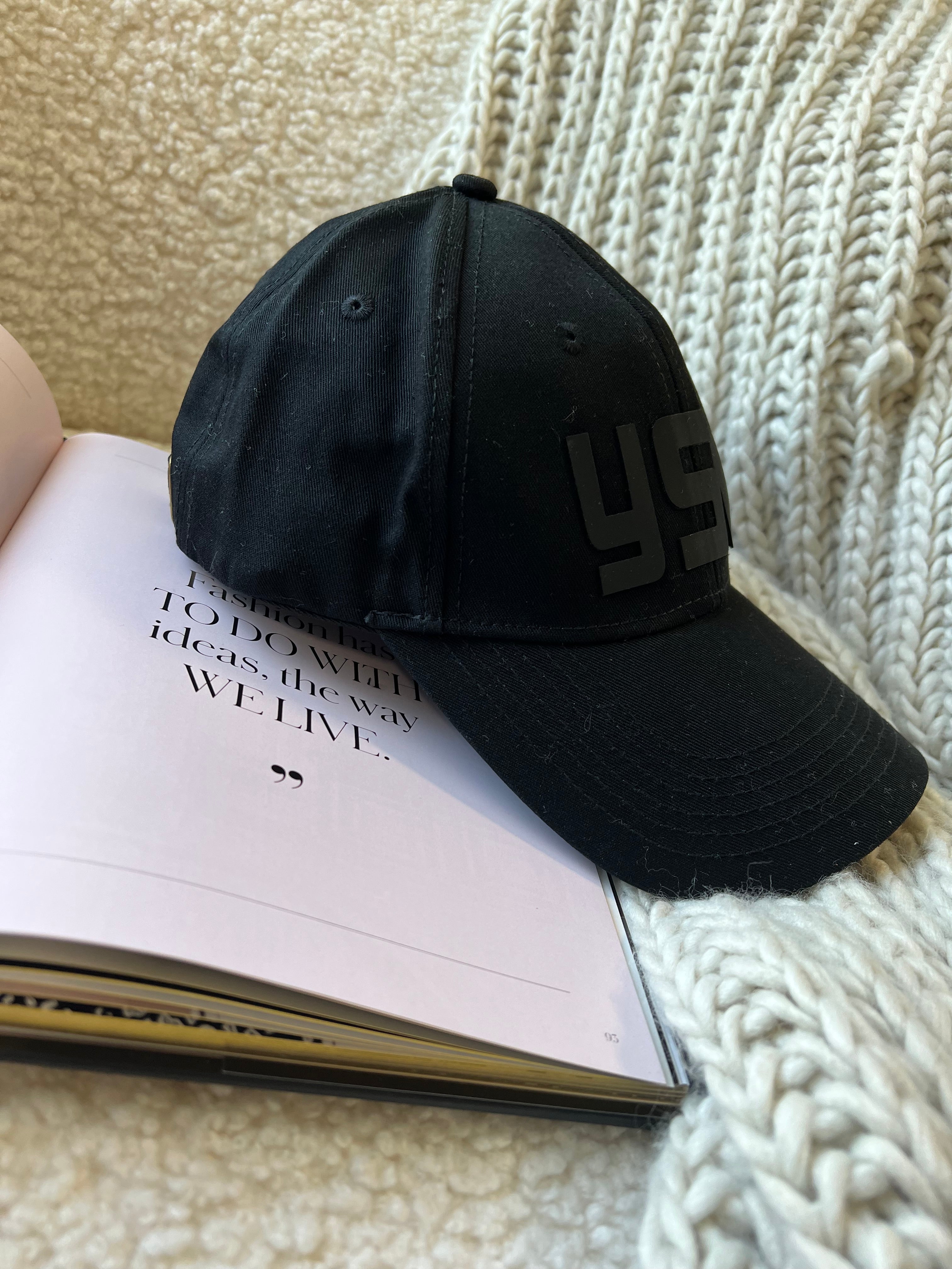 [TOP] Yves Saint Laurent YSL Baseball Cap Monogram Logo - Black