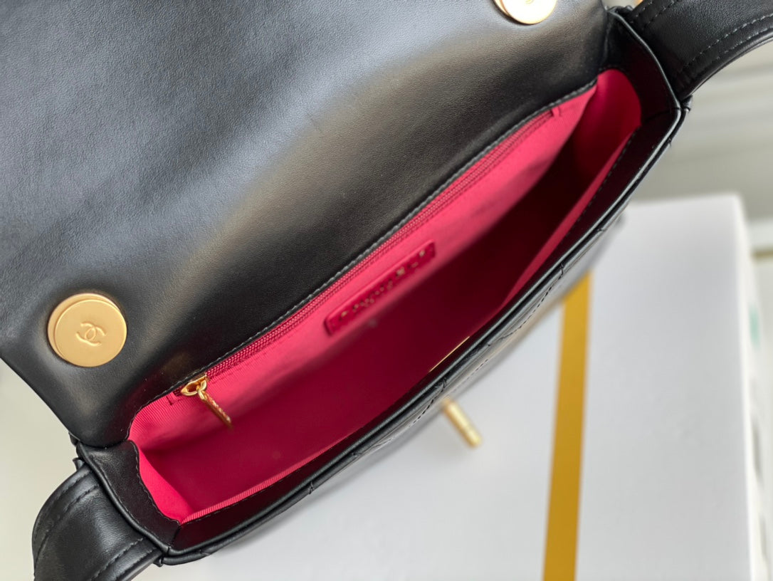 [TOP] CHANEL Hobo Flap Bag - Black & GHW