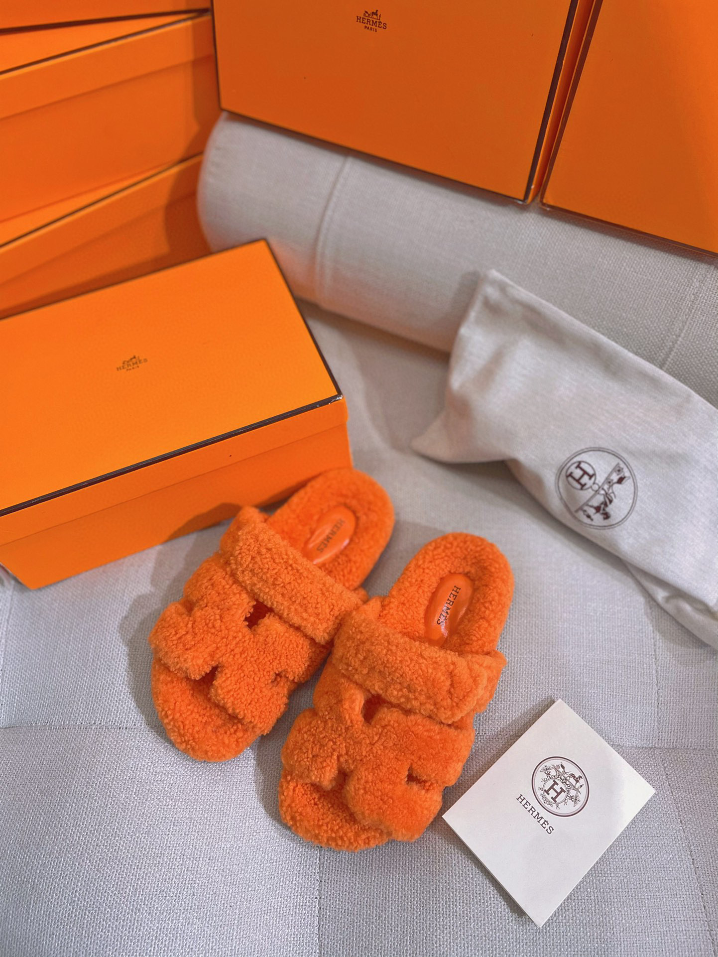 [TOP] HERMES Chypre Fur Sandal - 10 Colours
