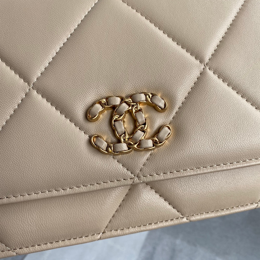 [TOP] CHANEL 19 WOC Bag - Beige
