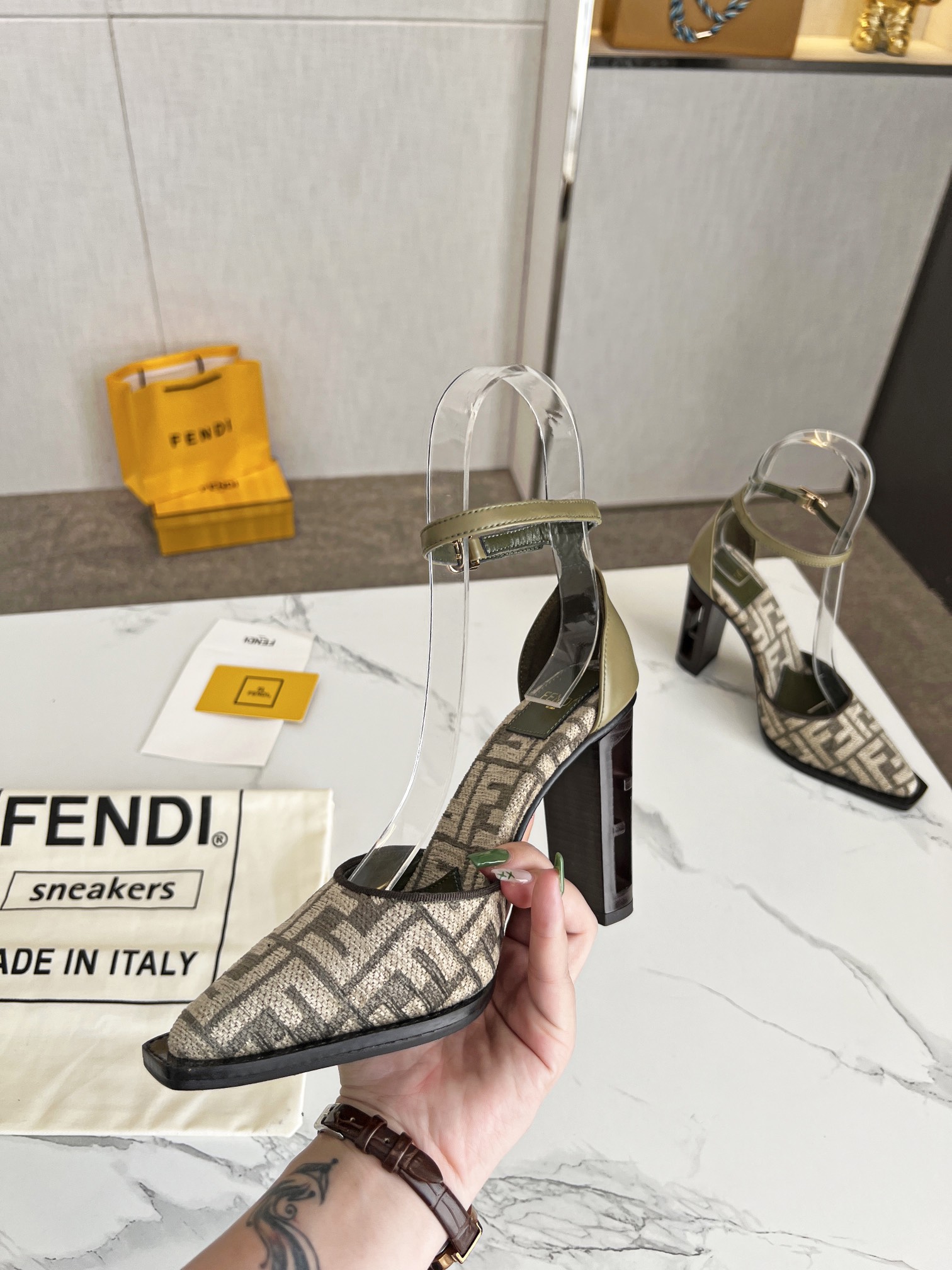 [TOP] FENDI Haute Couture Fall Winter High Heel - cyan blue