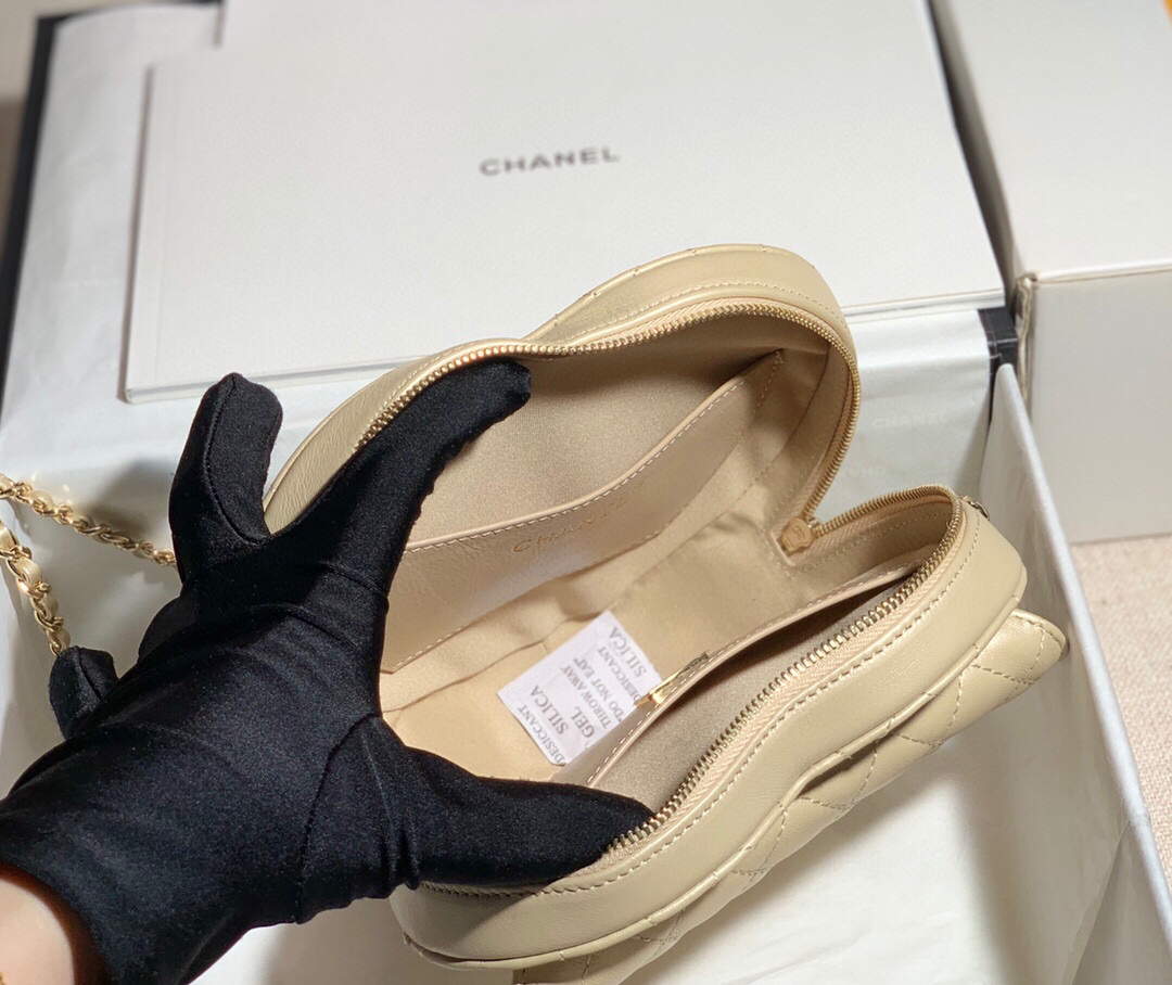 [TOP] CHANEL Heart Bag Large 16.5x18x6.5cm - Beige & GHW