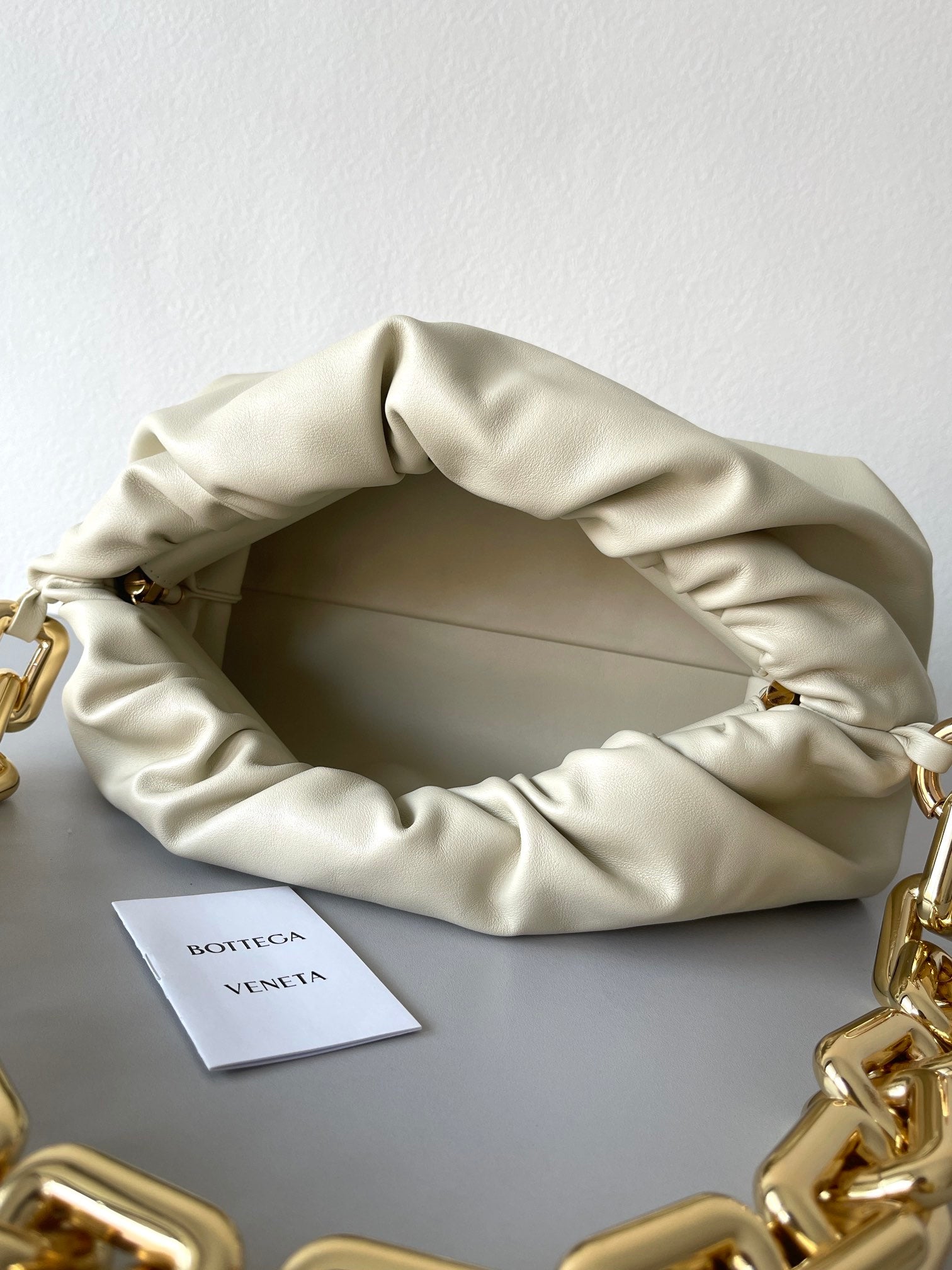 [TOP] Bottega Veneta BV The Chain Pouch 31*16*12cm - Cream