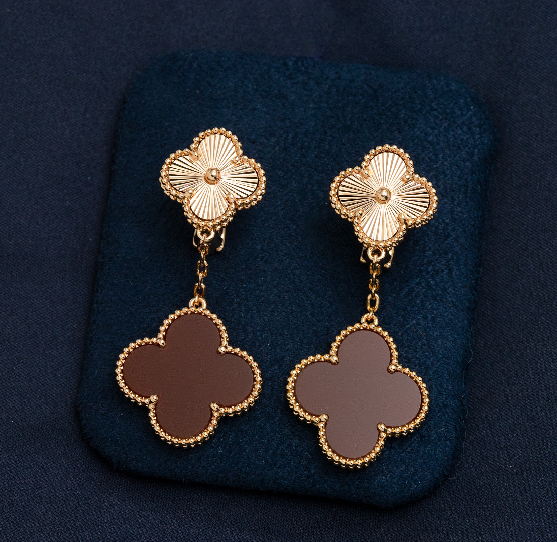 [TOP] Van Cleef & Arpels Dangle Earrings