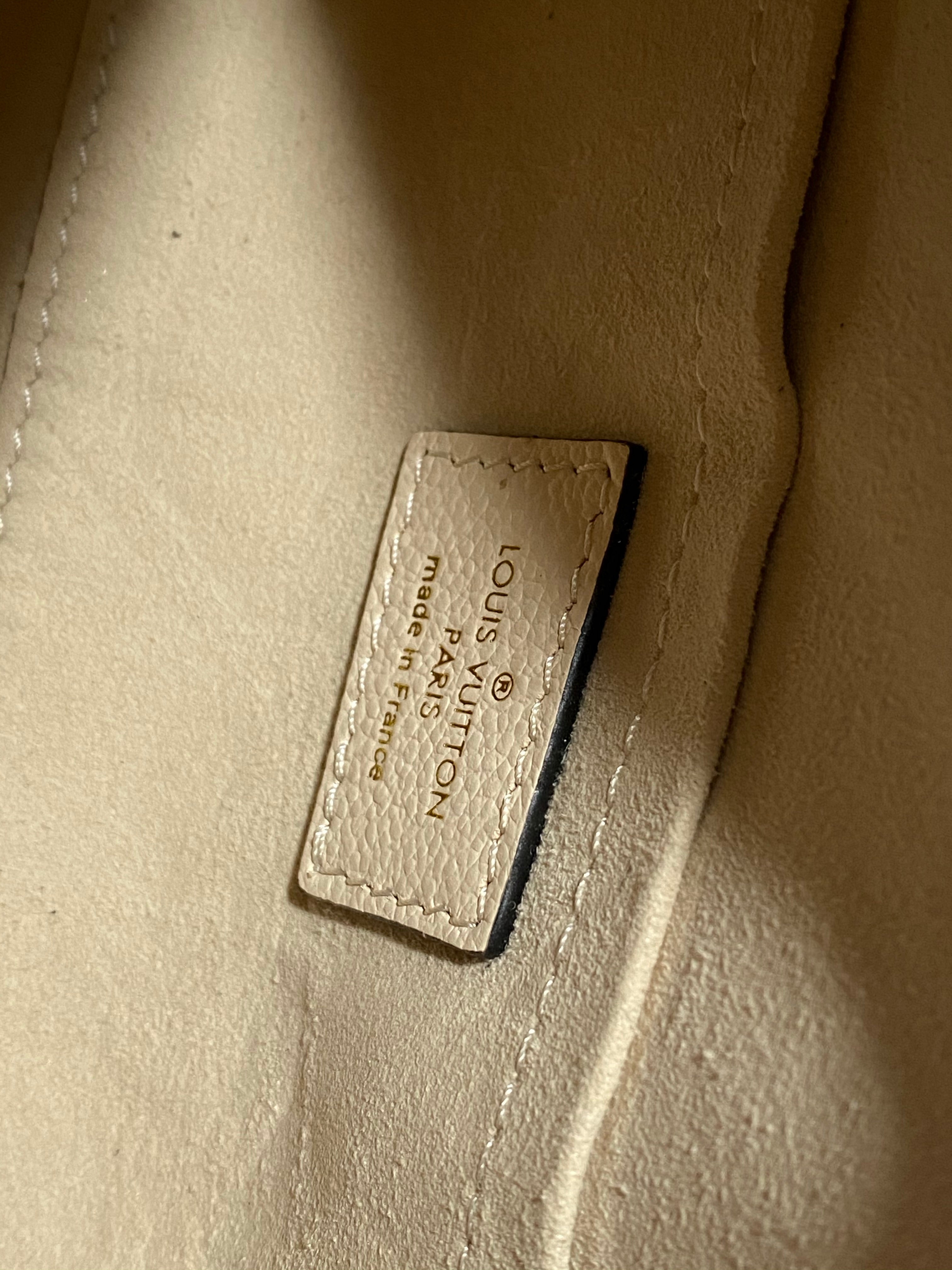 [TOP] Louis Vuitton LV Papillon BB Bag 20 x 10 x 10CM- Cream