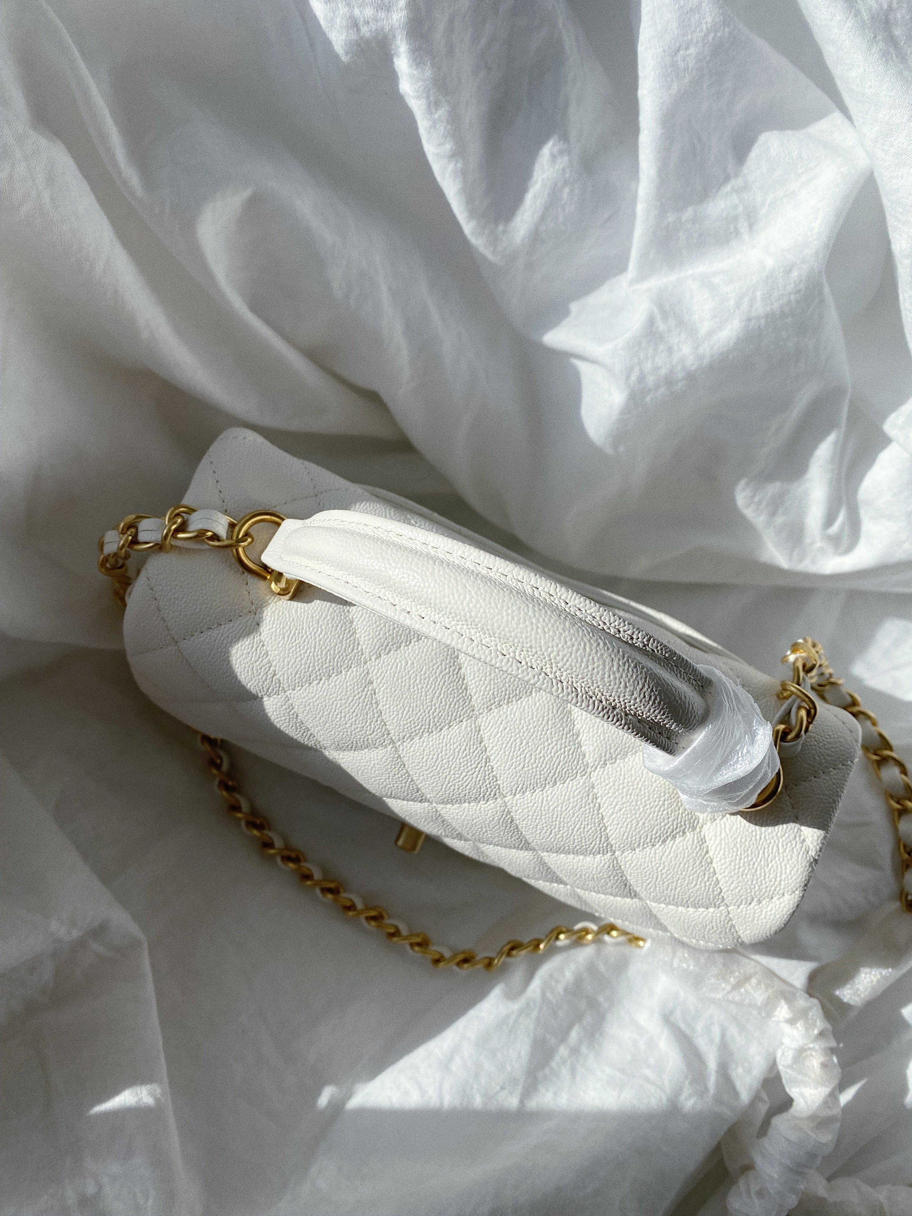 [TOP] CHANEL Classic Flap Bag with Top Handle Caviar Skin New Mini 20cm - White & GHW
