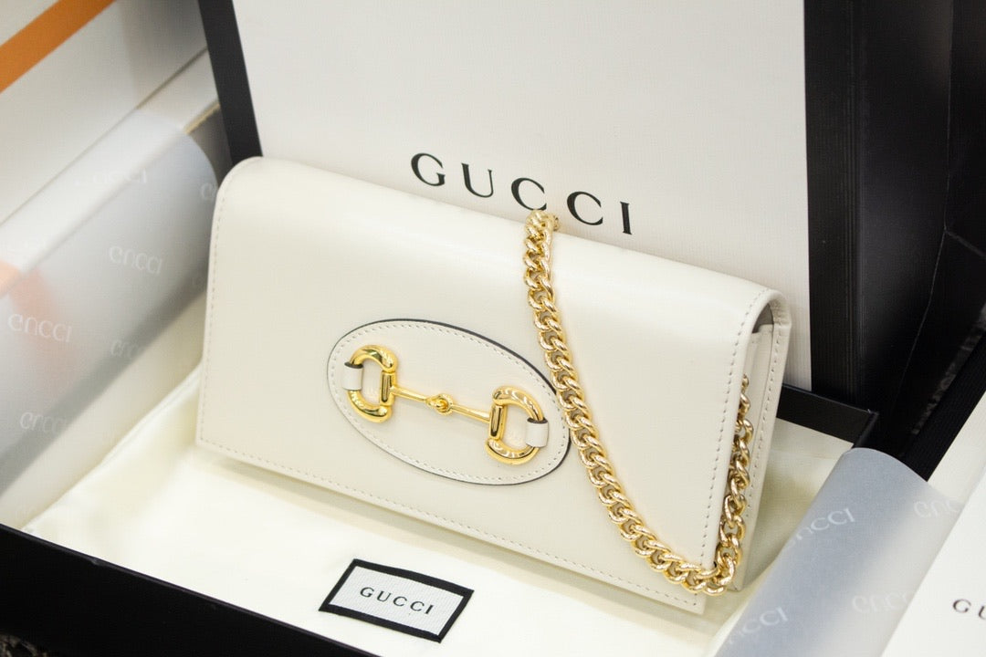 [TOP] GUCCI Horsebit 1955 Wallet With Chain - WHITE