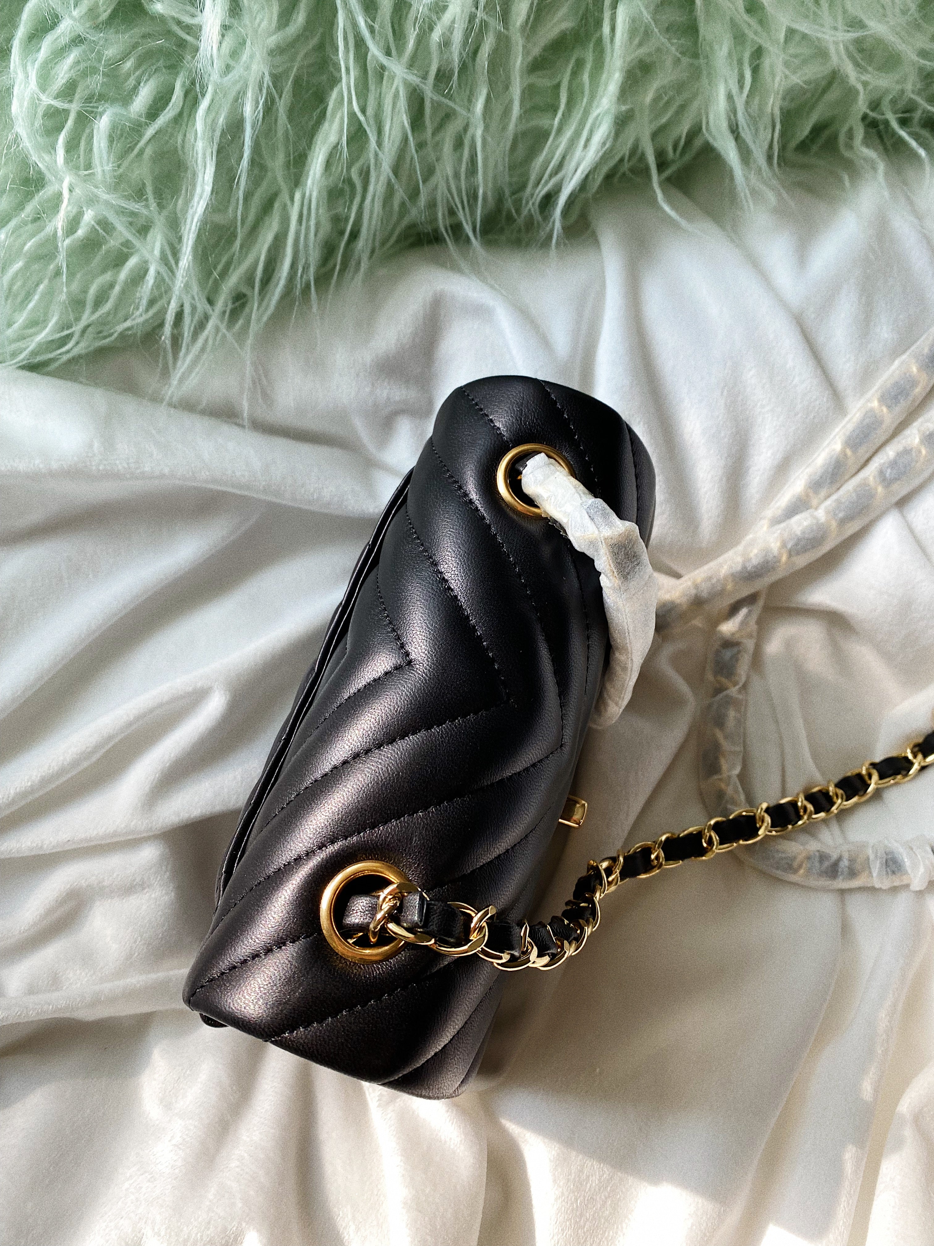 [TOP] CHANEL Classic Flap Bag Chevron Mini 20cm - Black