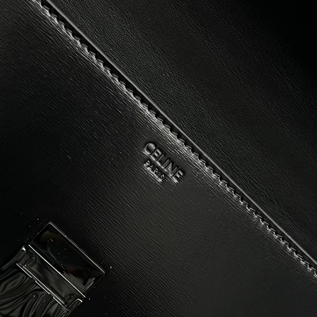 [TOP] CELINE Triomphe Shoulder Bag 20.5-10.5-4 - Black