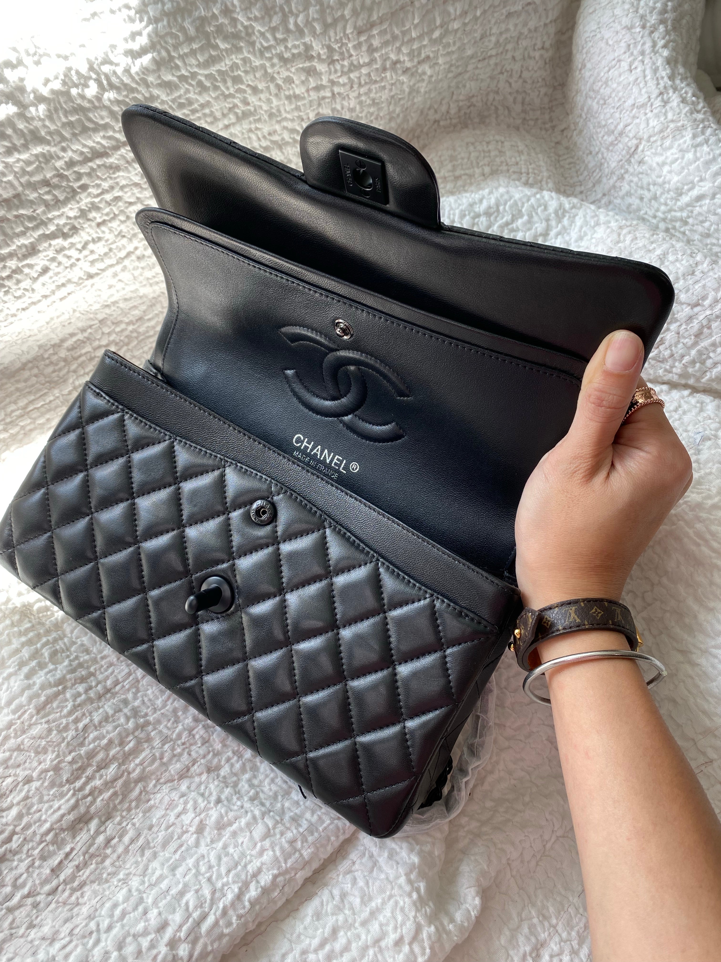 [TOP] CHANEL Classic Flap Bag Lambskin Medium 25.5cm –  All Black