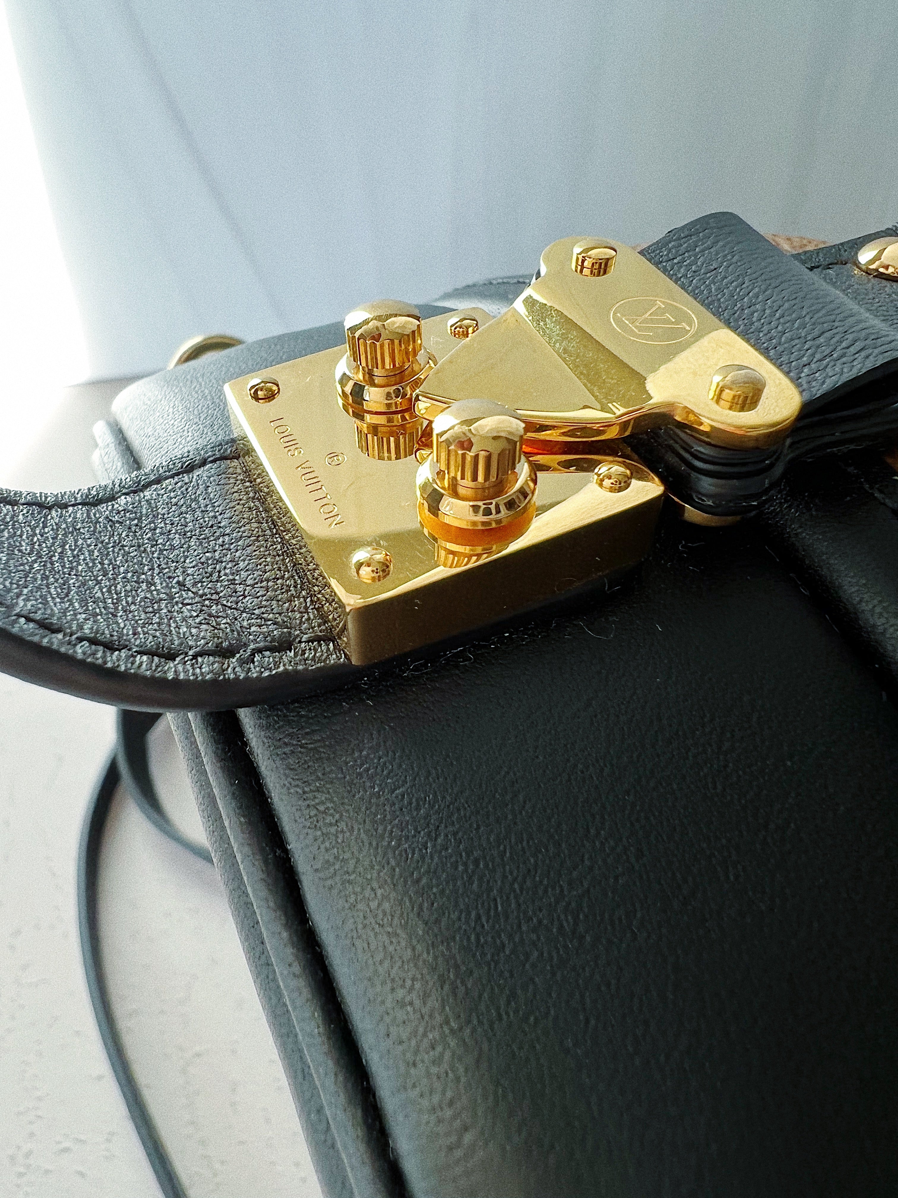 [TOP] Louis Vuitton LV Reverse Monogram Petit Boite Chapeau 22 ×8×20CM- Black