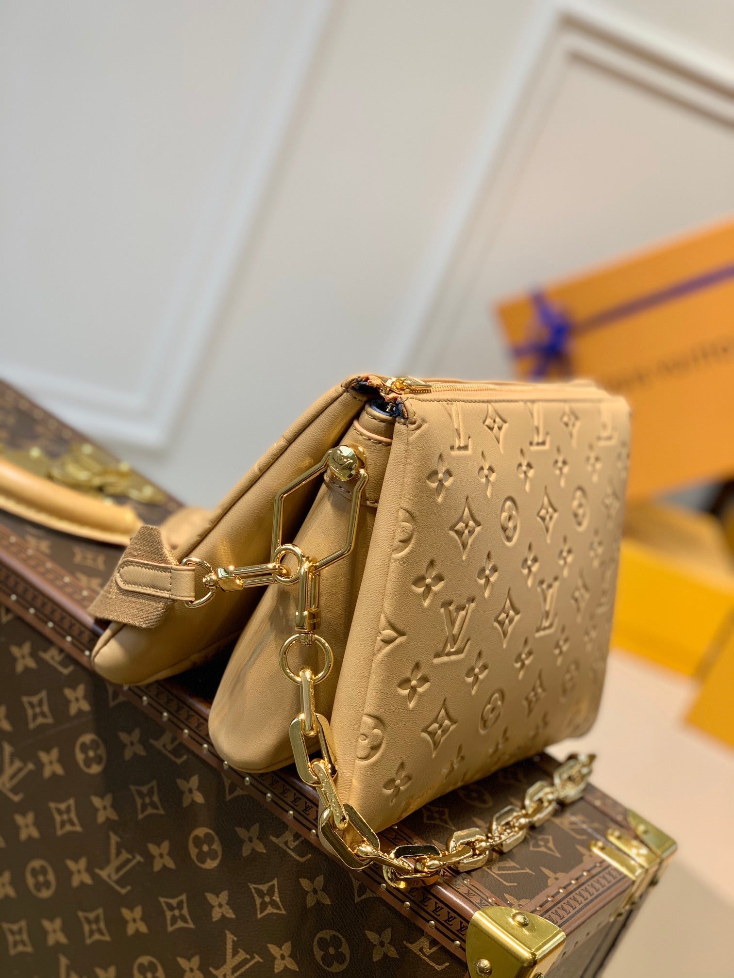 [TOP] Louis Vuitton LV L*V Coussin  Bag 26x20x12cm- Camel