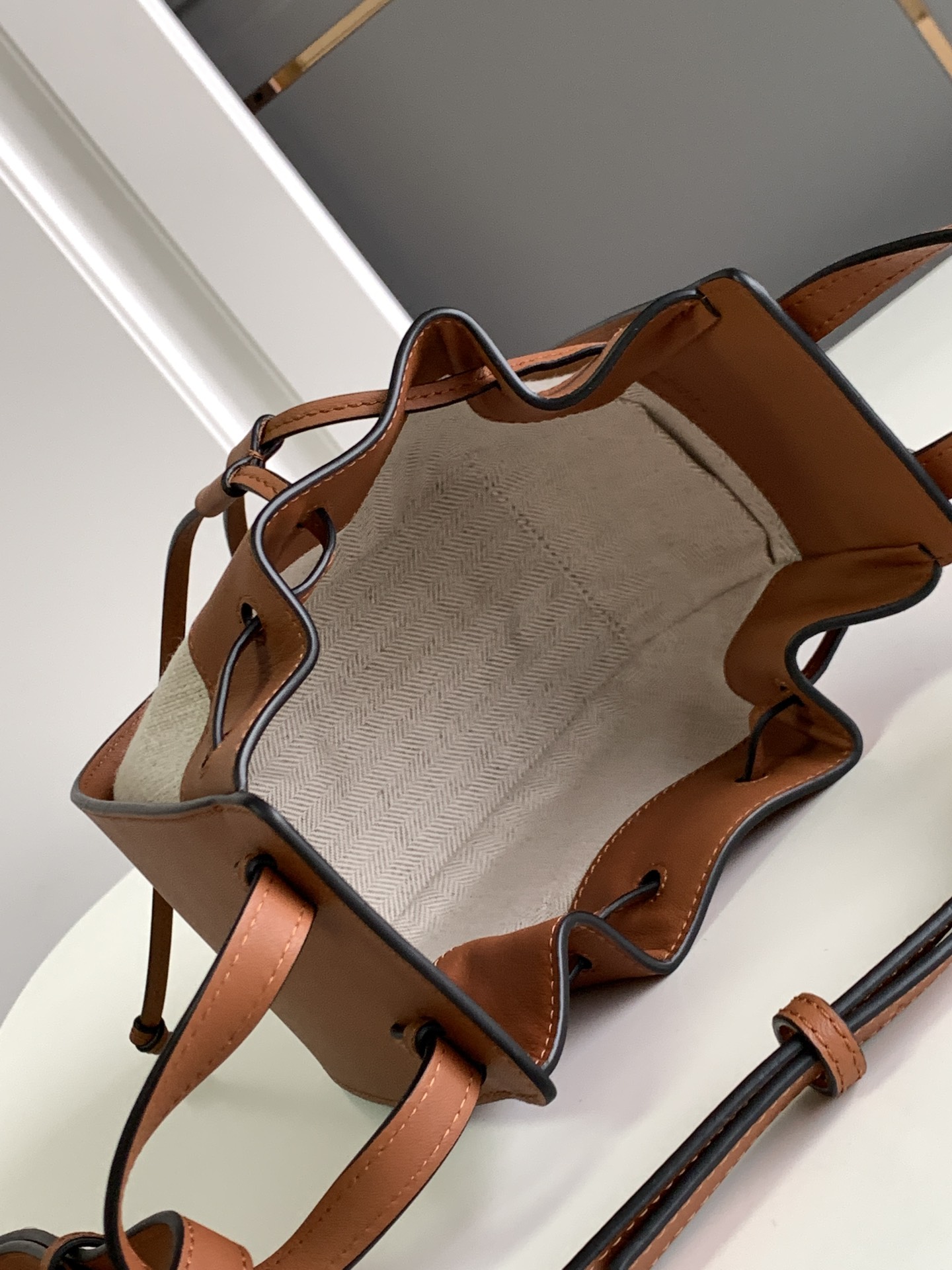 [TOP] LOEWE Calfskin Hammock Bag 19*11*17cm - Brown White