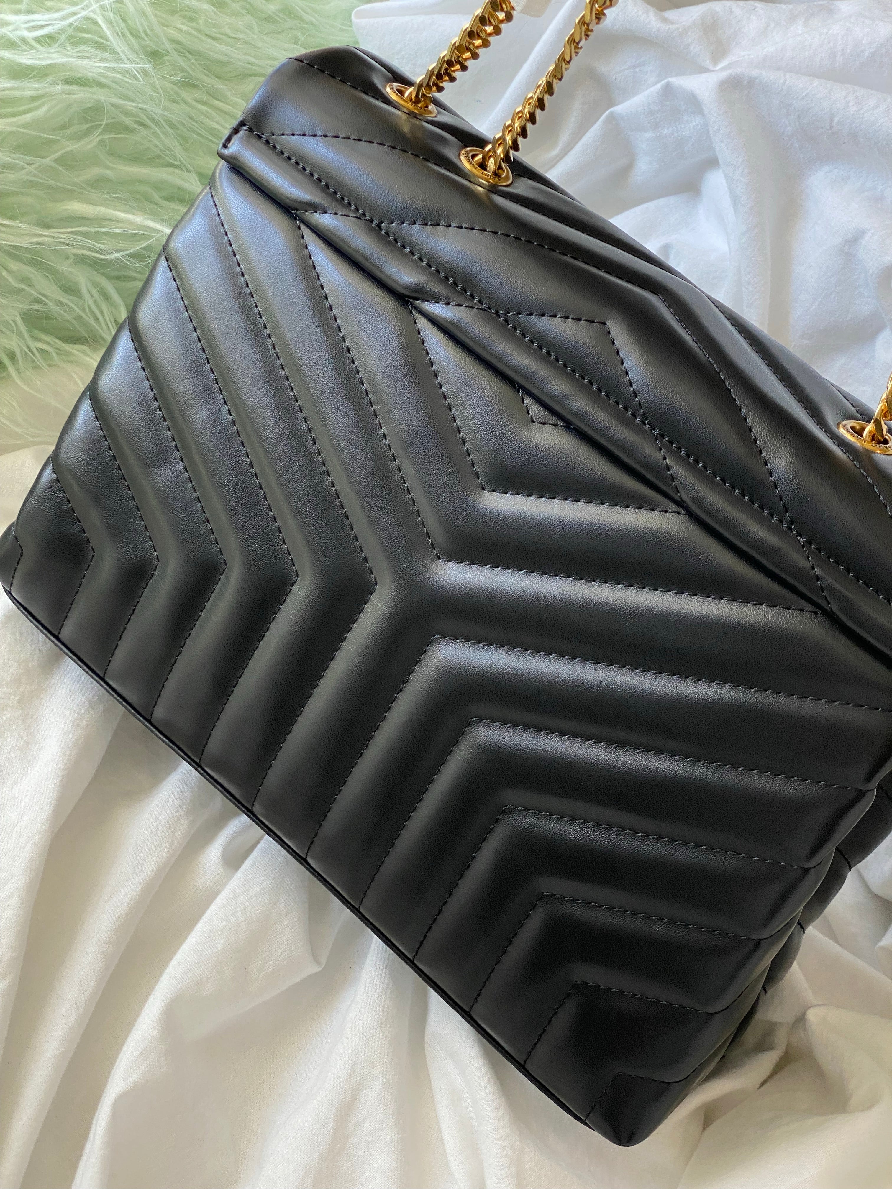 [TOP] Yves Saint Laurent YSL LouLou Bag Medium 25cm - Black w GHW