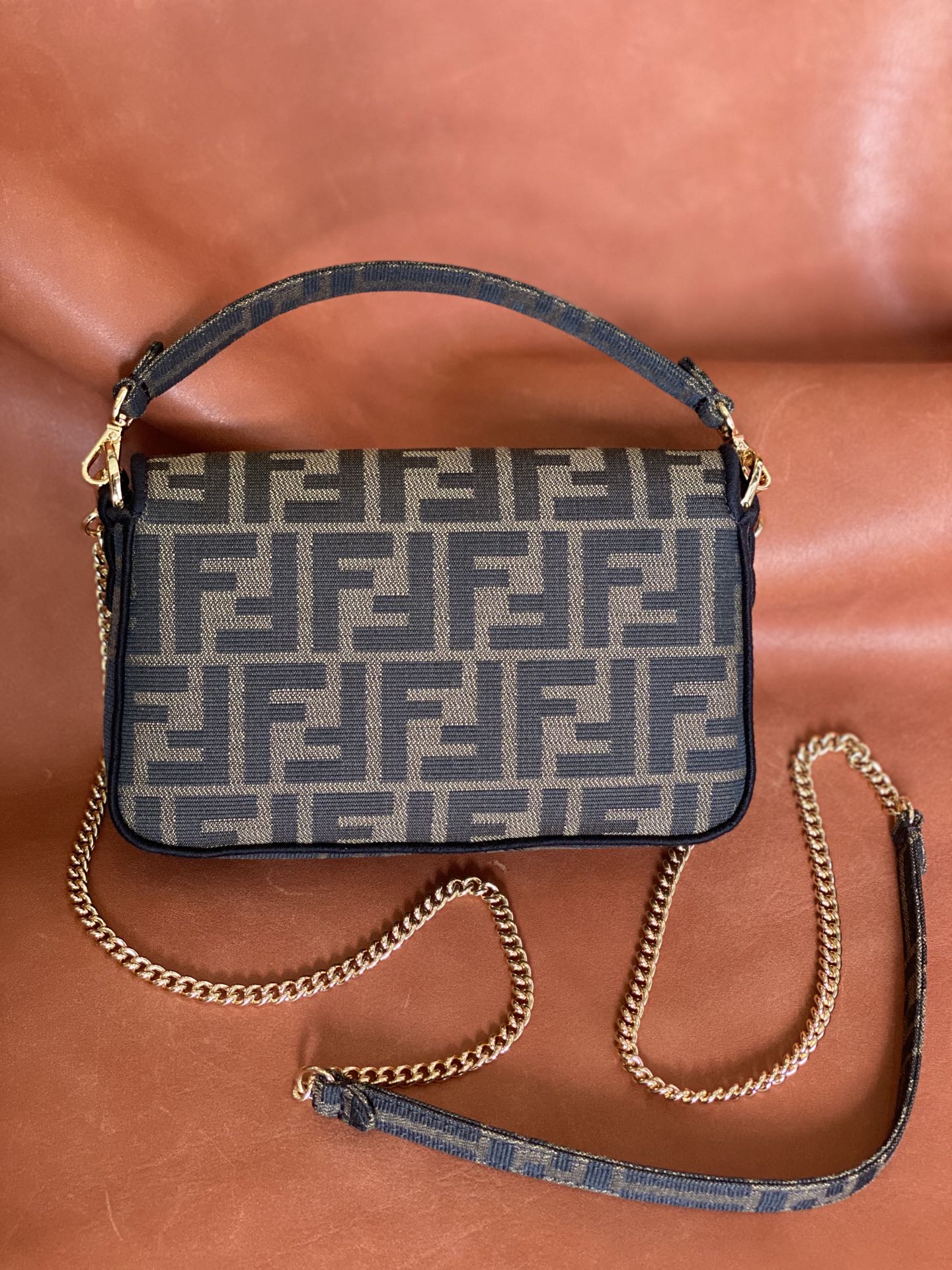 [TOP] FENDI  Baguette Mini Canvas Bag