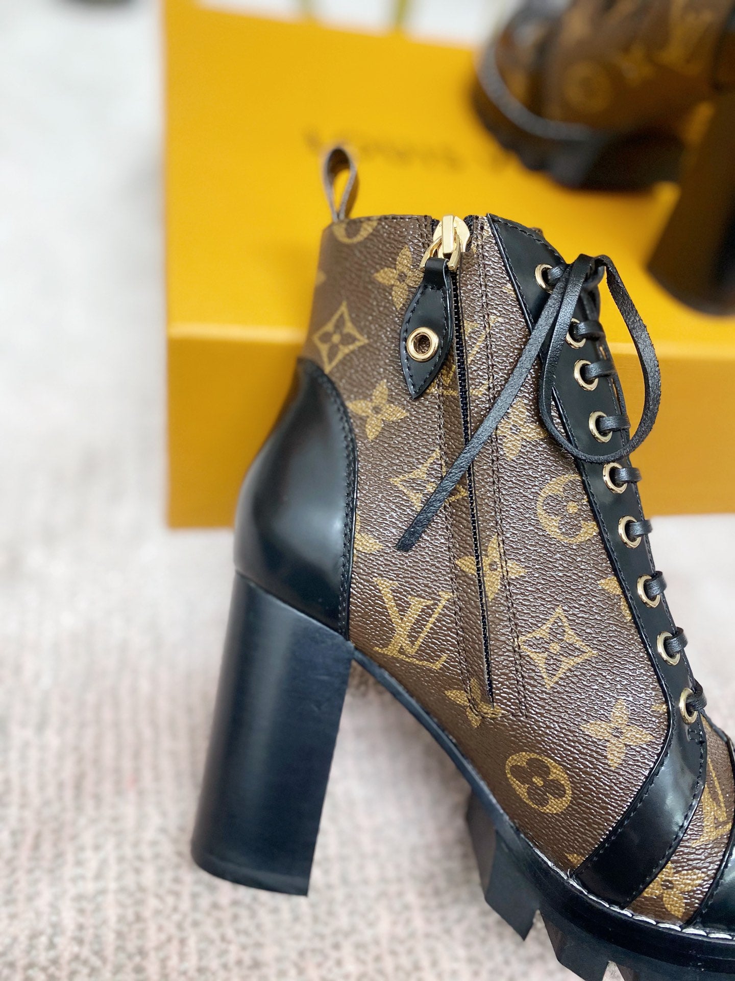 [TOP] Louis Vuitton LV L*V Women Star Trial Ankle Boots - Black