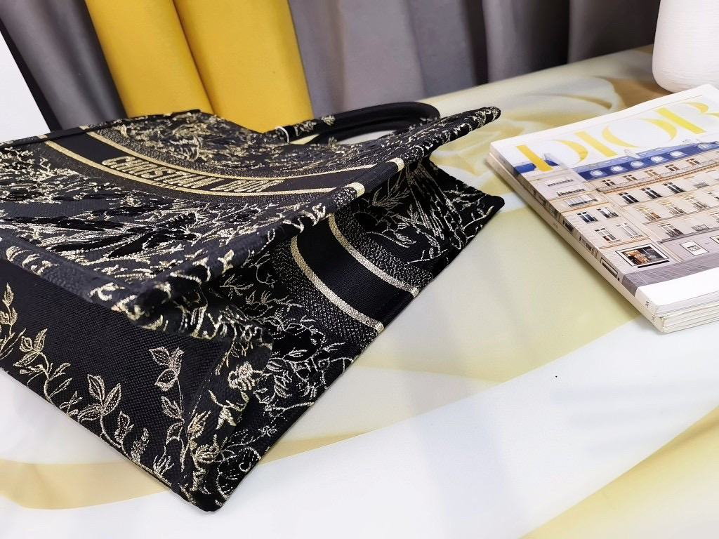 [TOP] Christian Dior Book Tote Christian Dior Jardin D'Hiver Embroidered Lagre 42cm - Black & Gold Thread