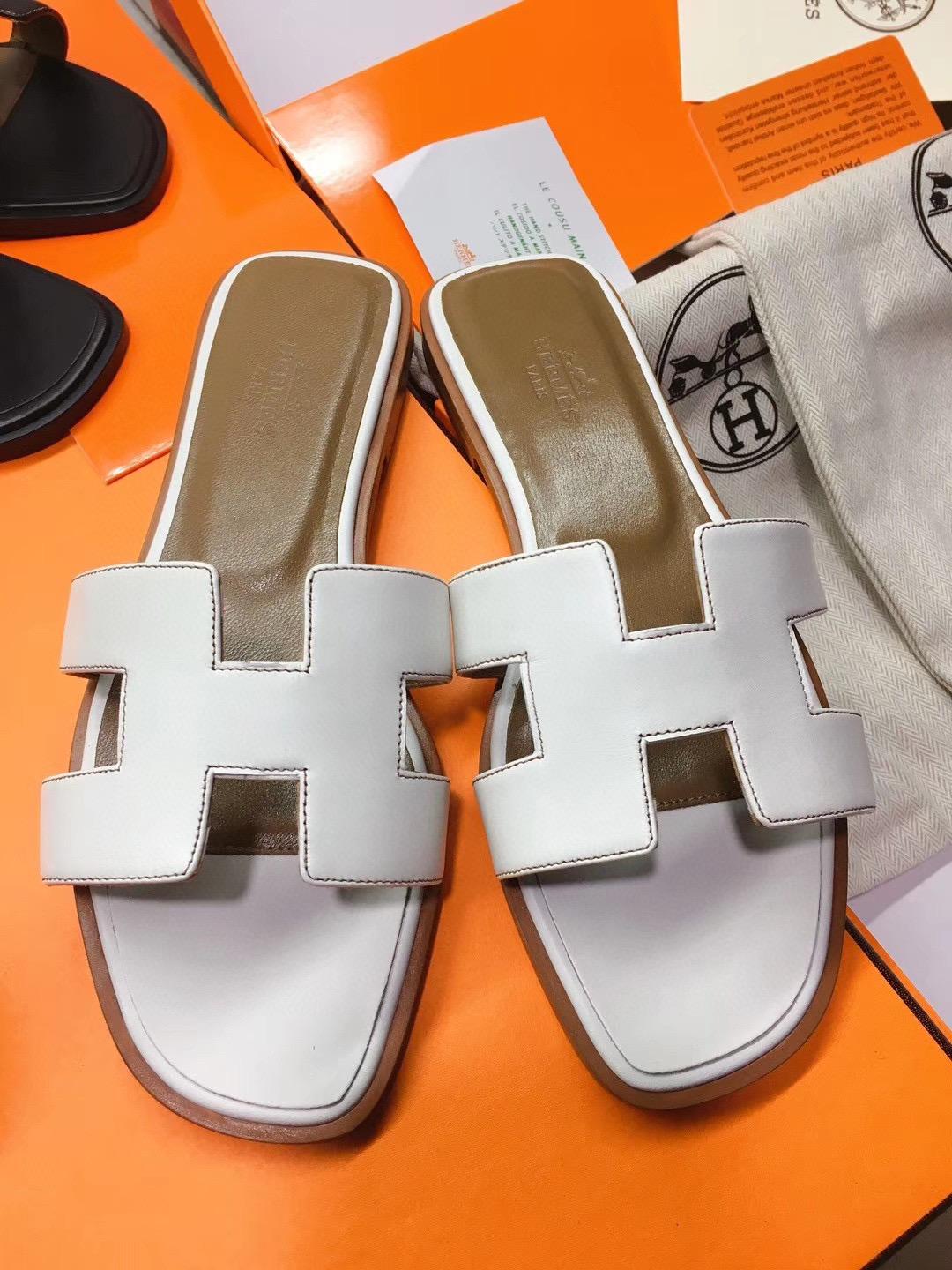 [TOP] HERMES Oran Smooth Leather Slides - Black/White/Brown