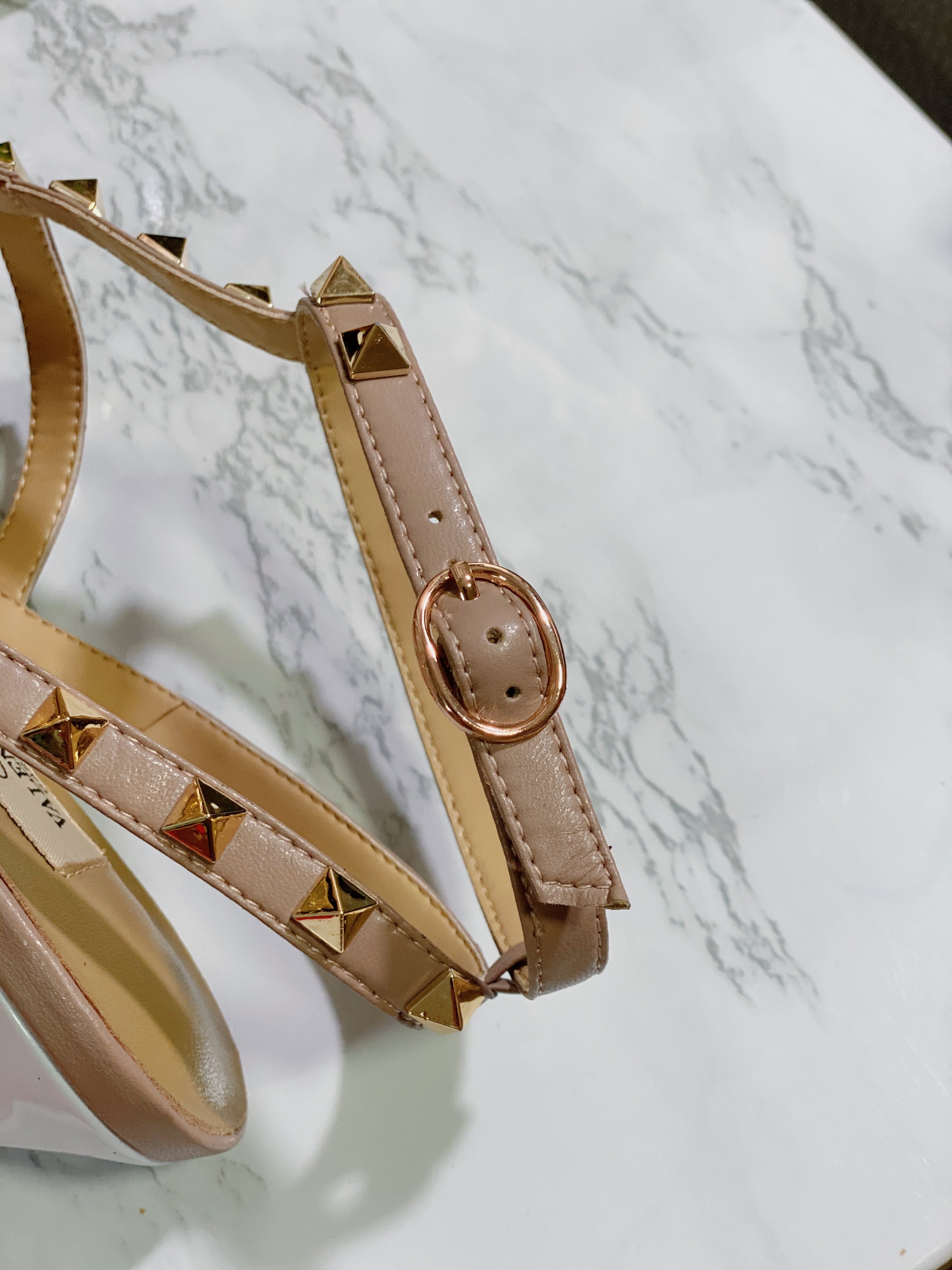 [TOP] VALENTINO R0ckstud Slingback High Heels - White