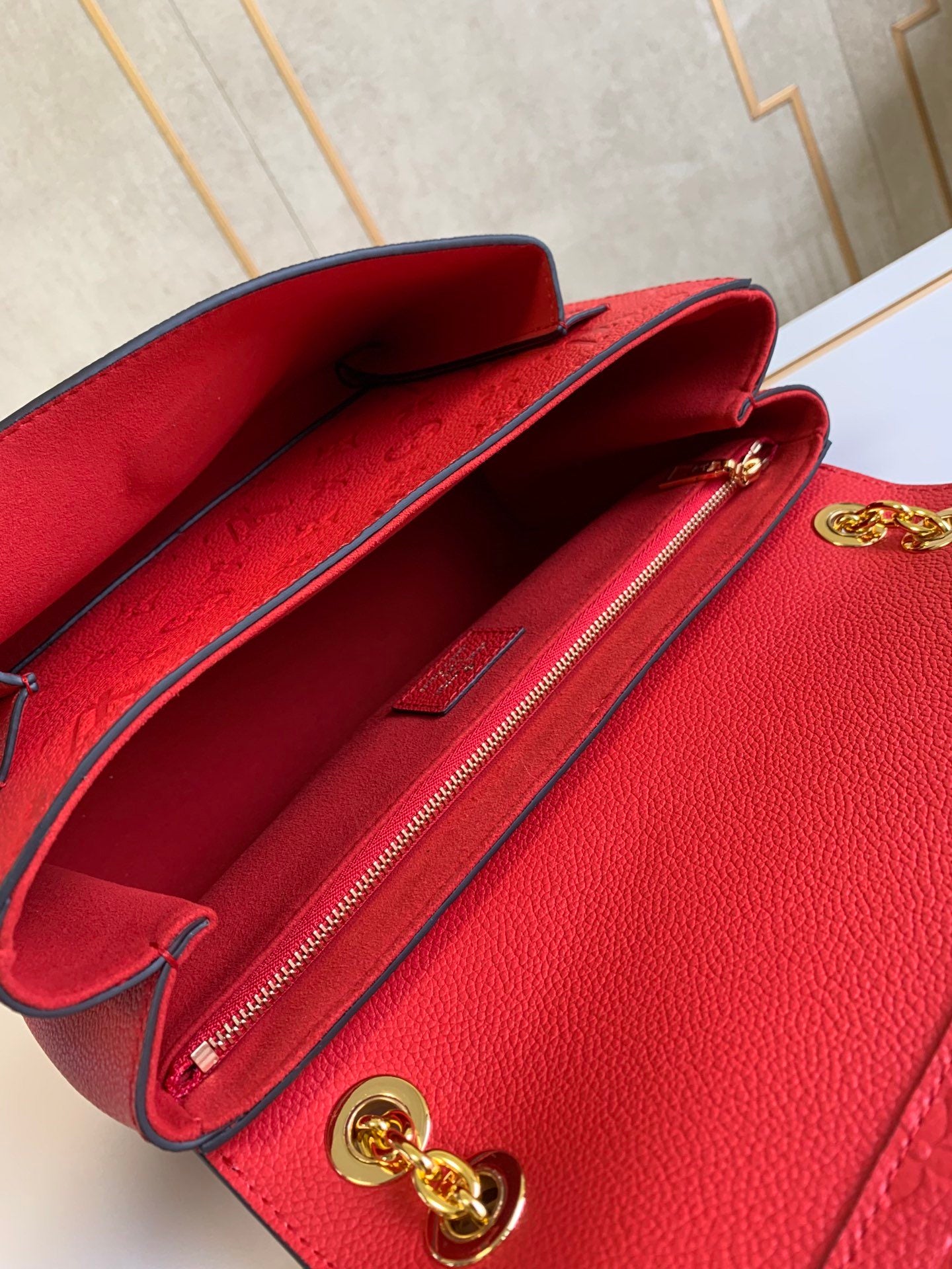 [TOP] Louis Vuitton LV  Vavin 20.5 x 15 x 8 cm- Red