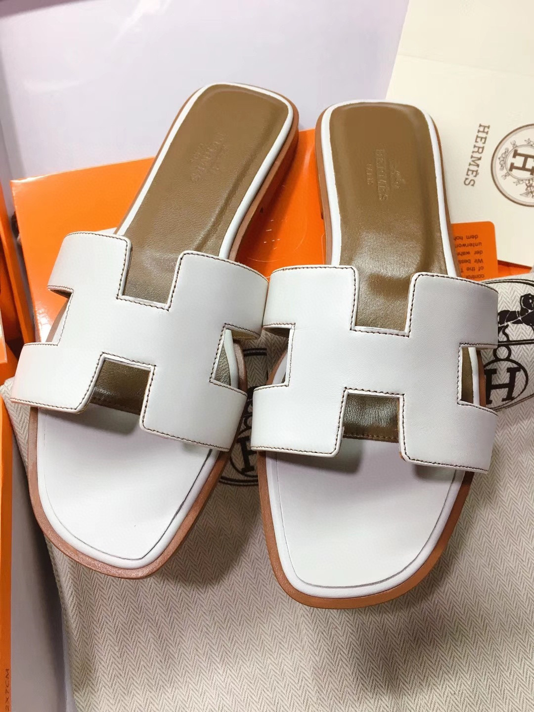 [TOP] HERMES Oran Smooth Leather Slides - Black/White/Brown