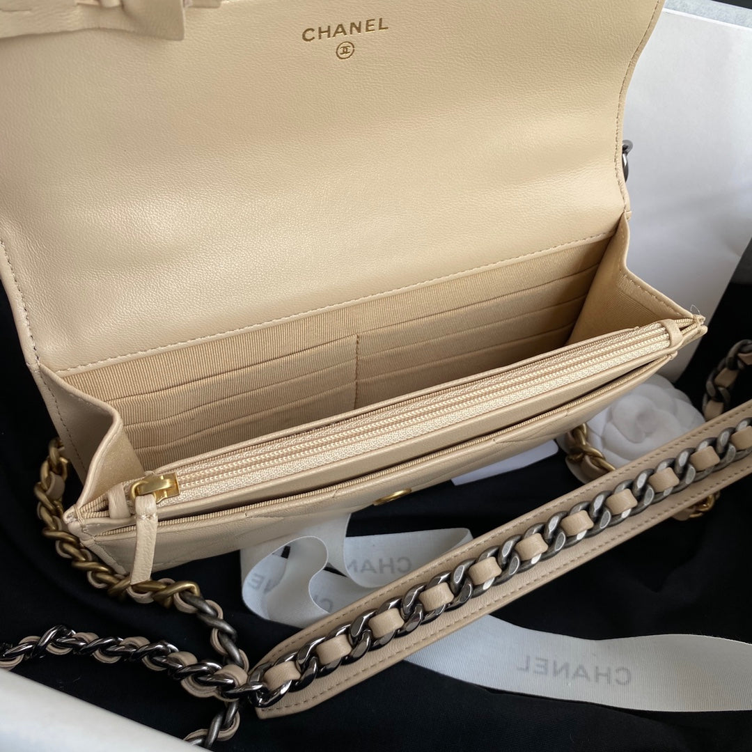 [TOP] CHANEL 19 WOC Bag - Beige