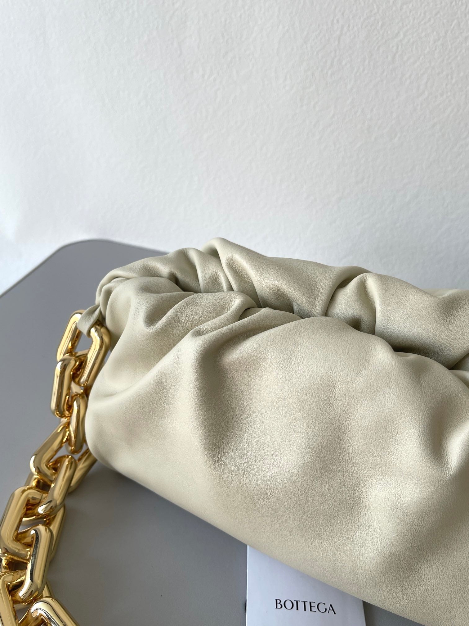 [TOP] Bottega Veneta BV The Chain Pouch 31*16*12cm - Cream