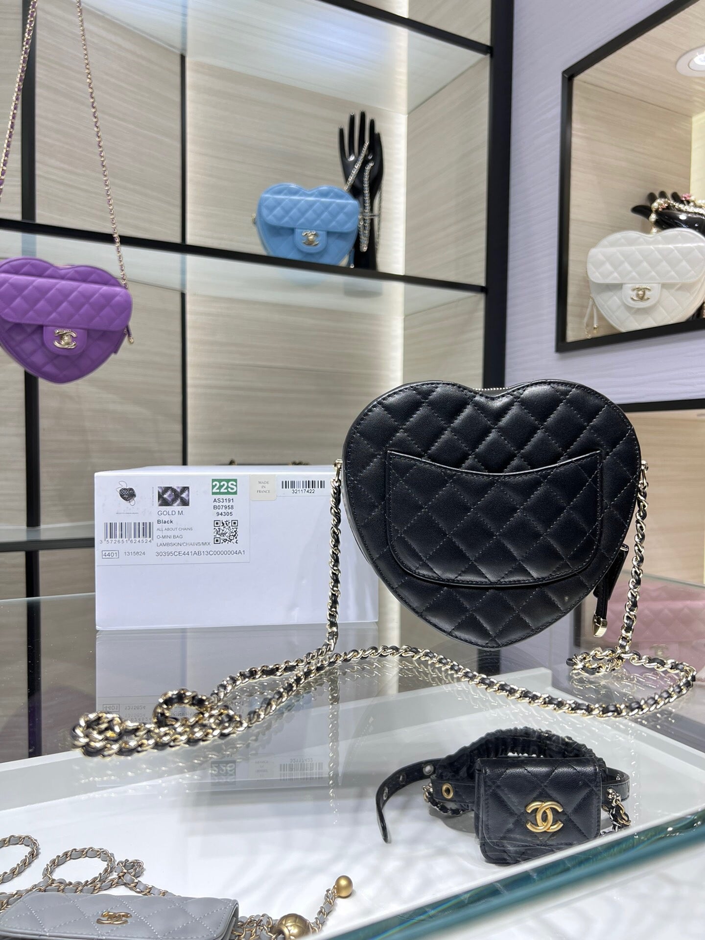 [TOP] CHANEL Heart Bag Large 16.5x18x6.5cm - Black & GHW