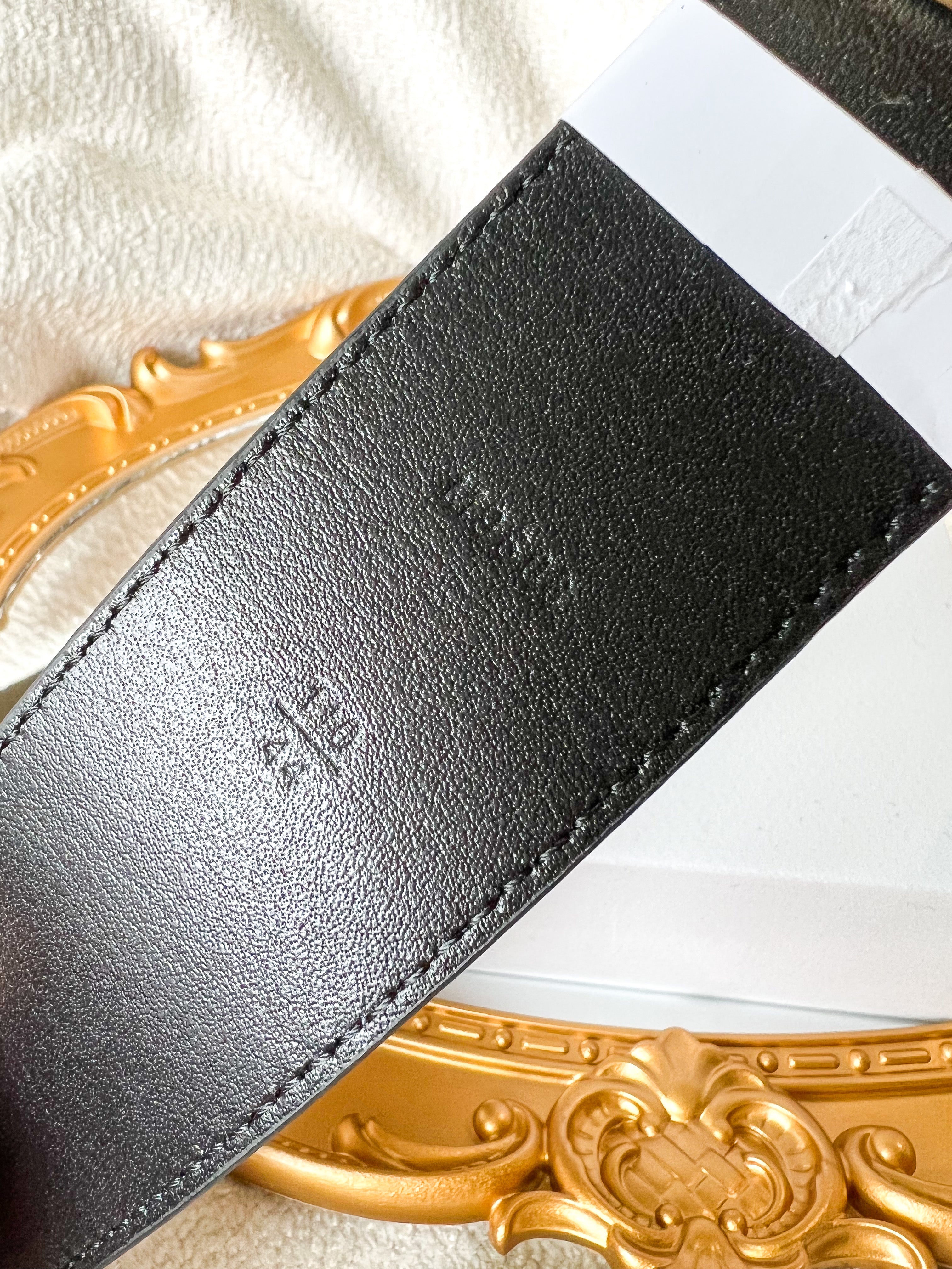 [TOP] Louis Vuitton LV L*V Black and Gold Caro Belts