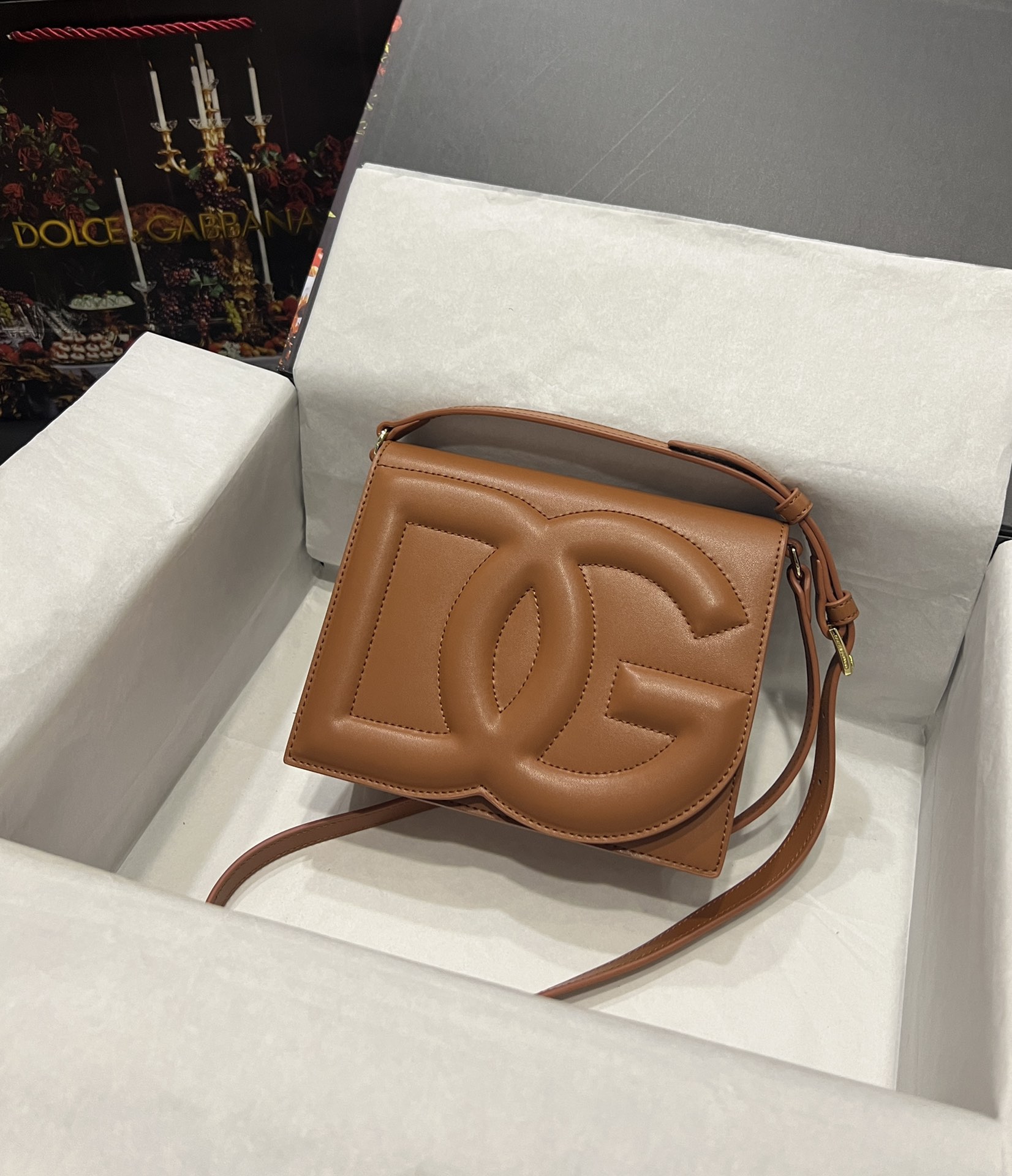 [TOP] Dolce & Gabbana D&G Calfskin DG Logo Bag 16*20*5.5 - Brown