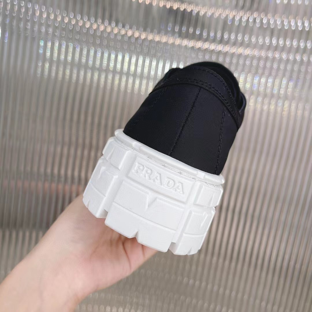 [TOP] PRADA Triangle Logo Sneaker - Black