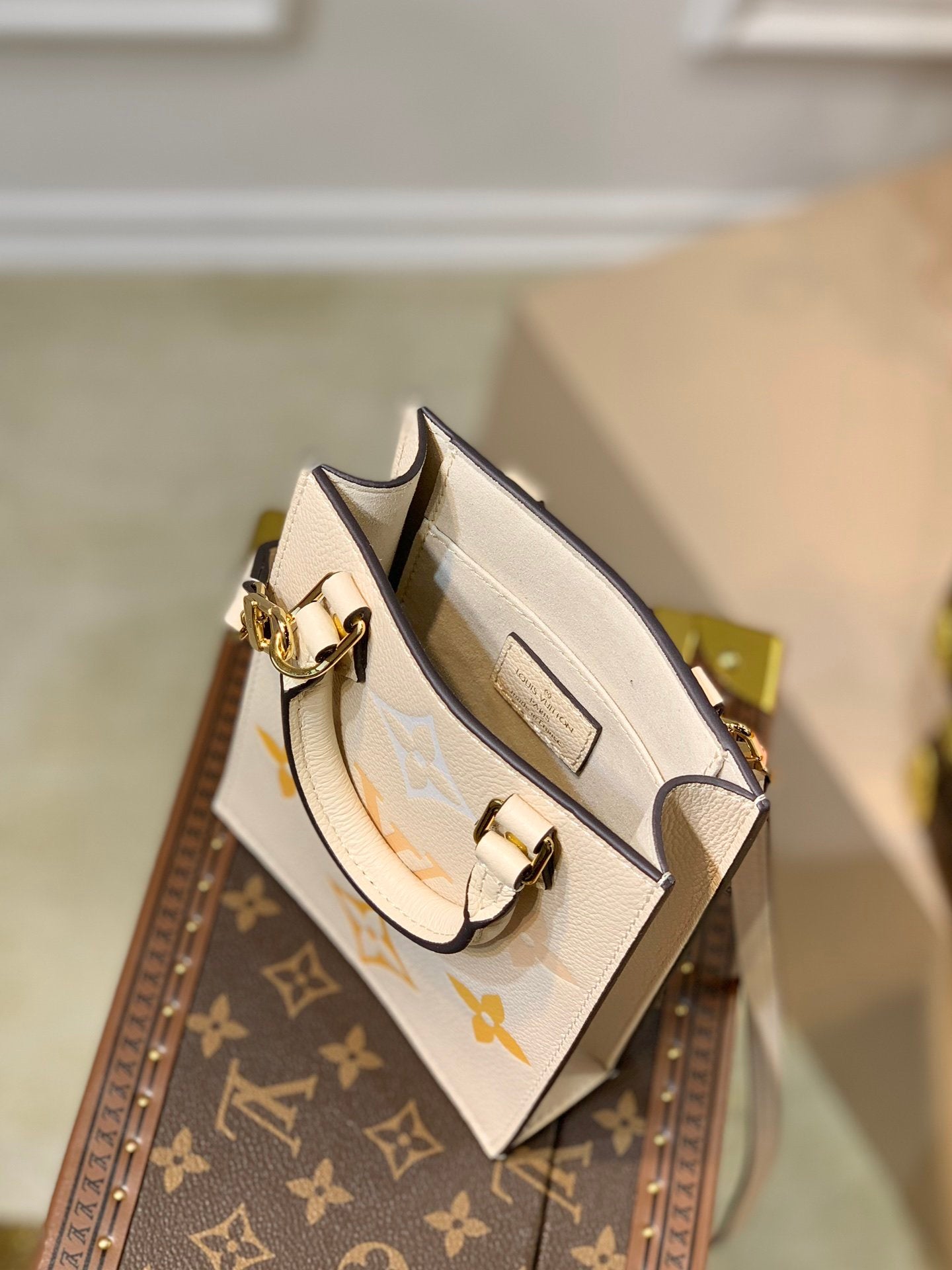 [TOP] Louis Vuitton LV £V Petit Sac Plat Bag By The Pool 20/21/10cm- Cream & Orange
