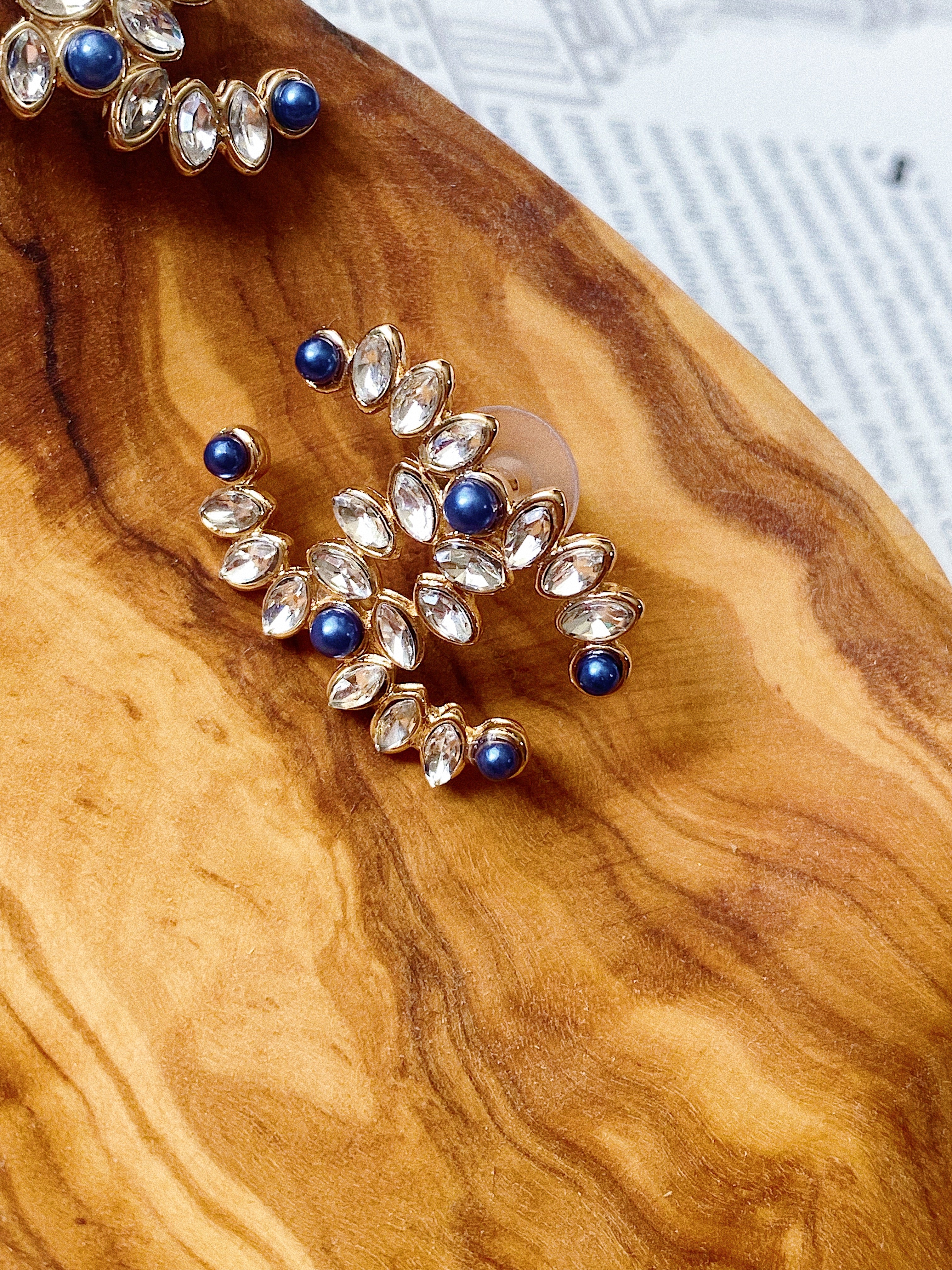 [TOP] CHANEL Stud Earrings