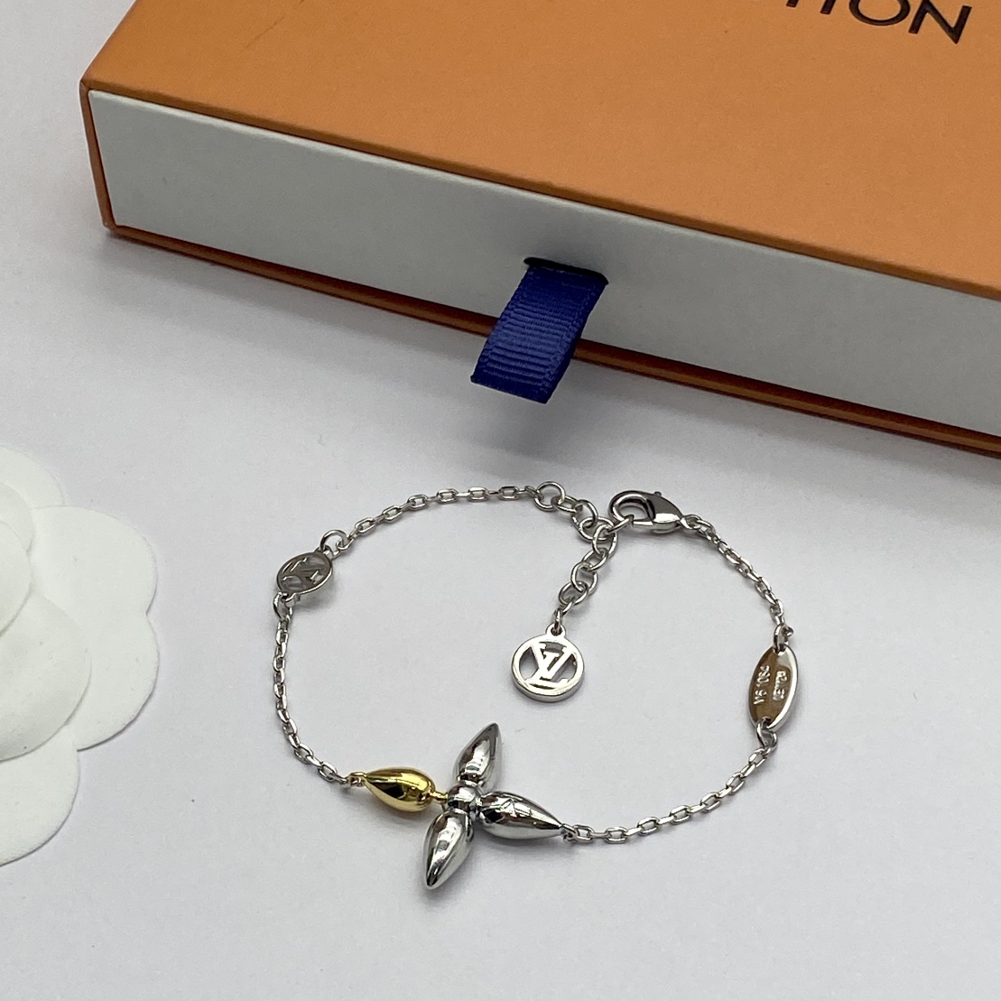 [TOP] Louis Vuitton LV Blossom Necklace Bracelet Set
