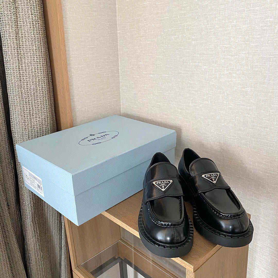 [TOP] PRADA Brushed Leather Logo Loafers- Black