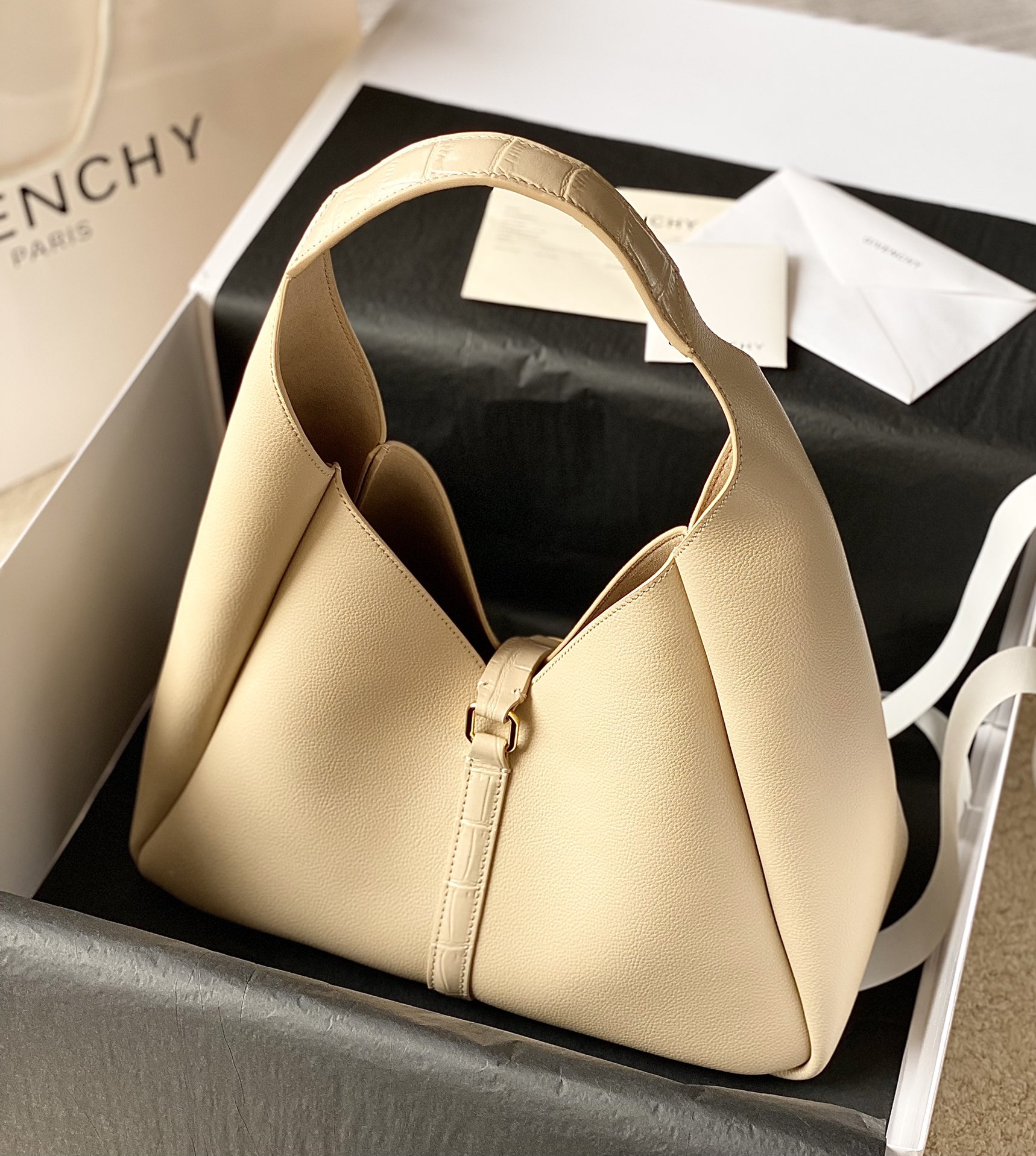 [Top] GIVENCHY G-HOBO Calfskin Handbag 31*15*43cm - 6 Color